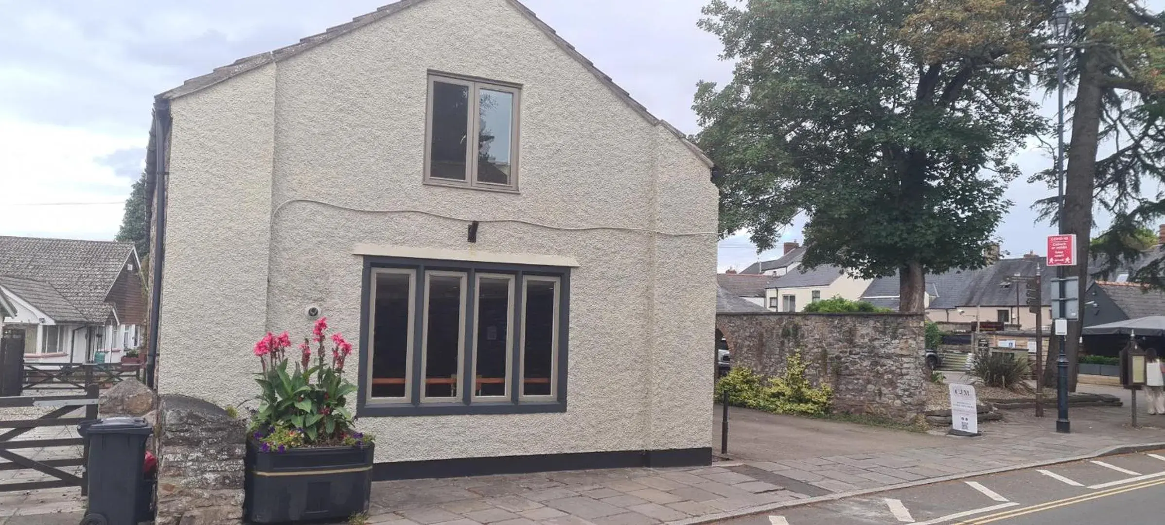 Standard Studio in 1 Bed Loft - Sleeps 2 - Parking - Wifi Standard Studio in 1 Bed Loft - Sleeps 2 - Parking - Wifi