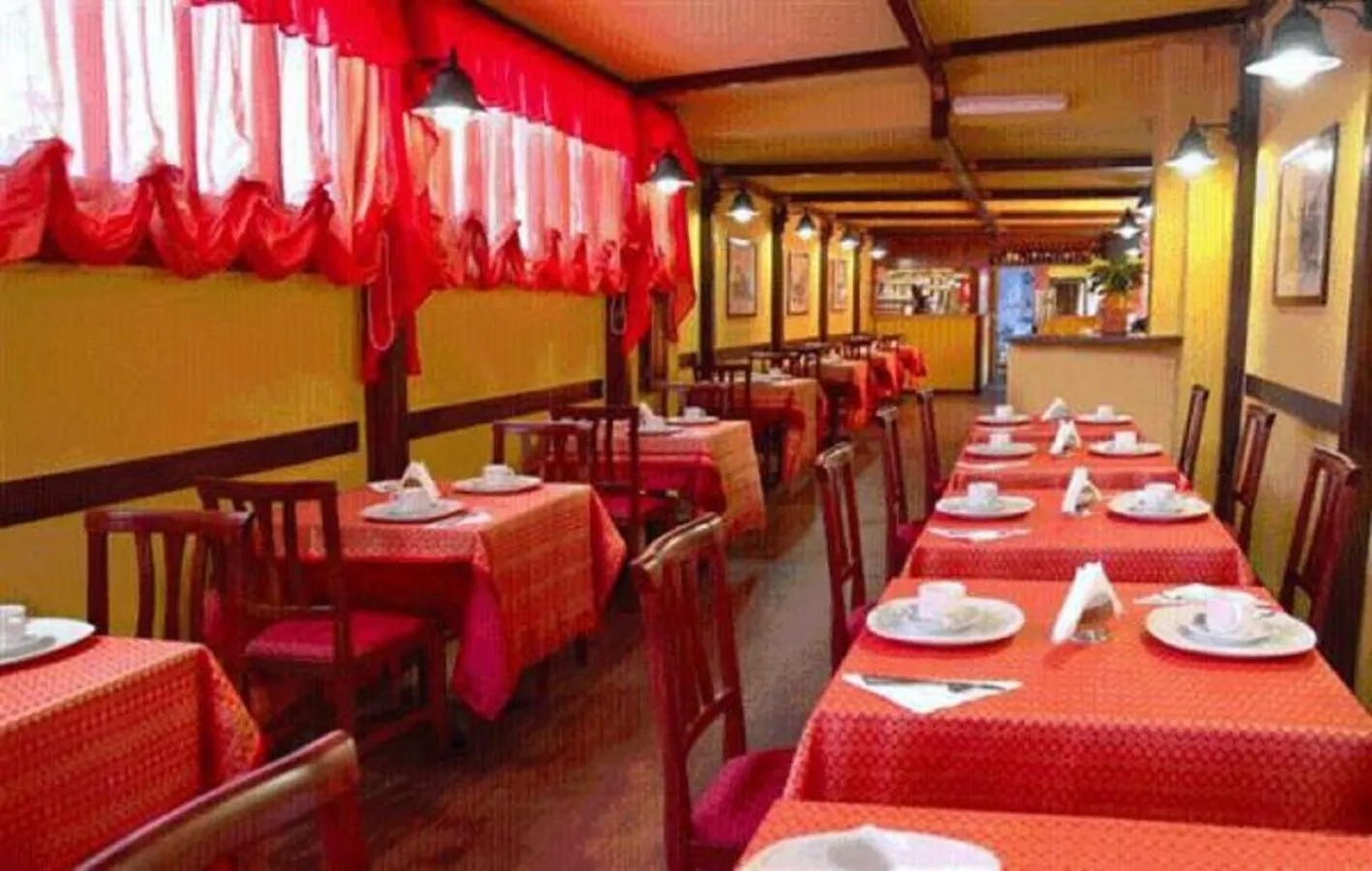 Restaurant/places to eat in Hotel Cassia