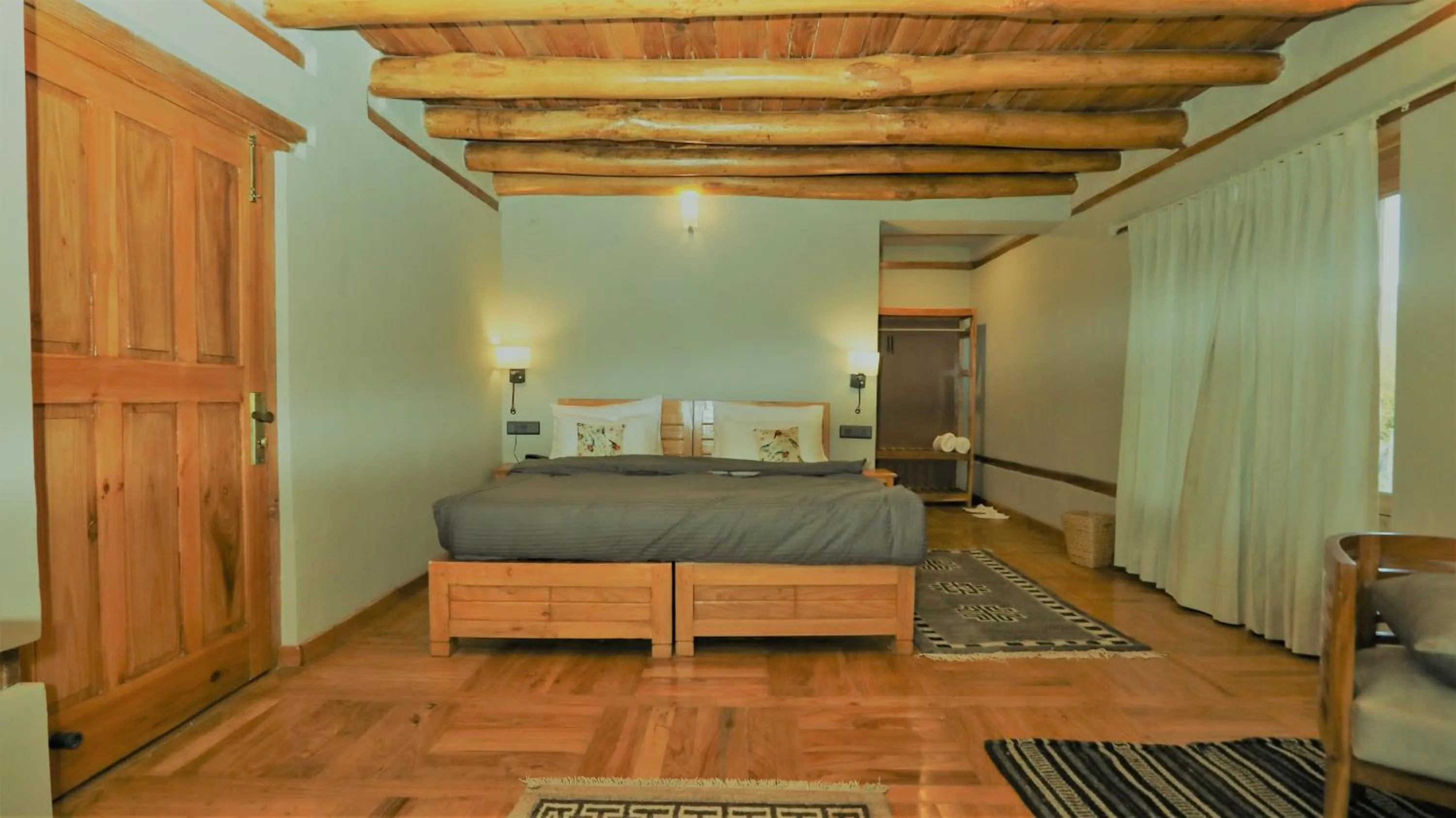 Photo of the whole room, Bed in Dakpa House Ladakh