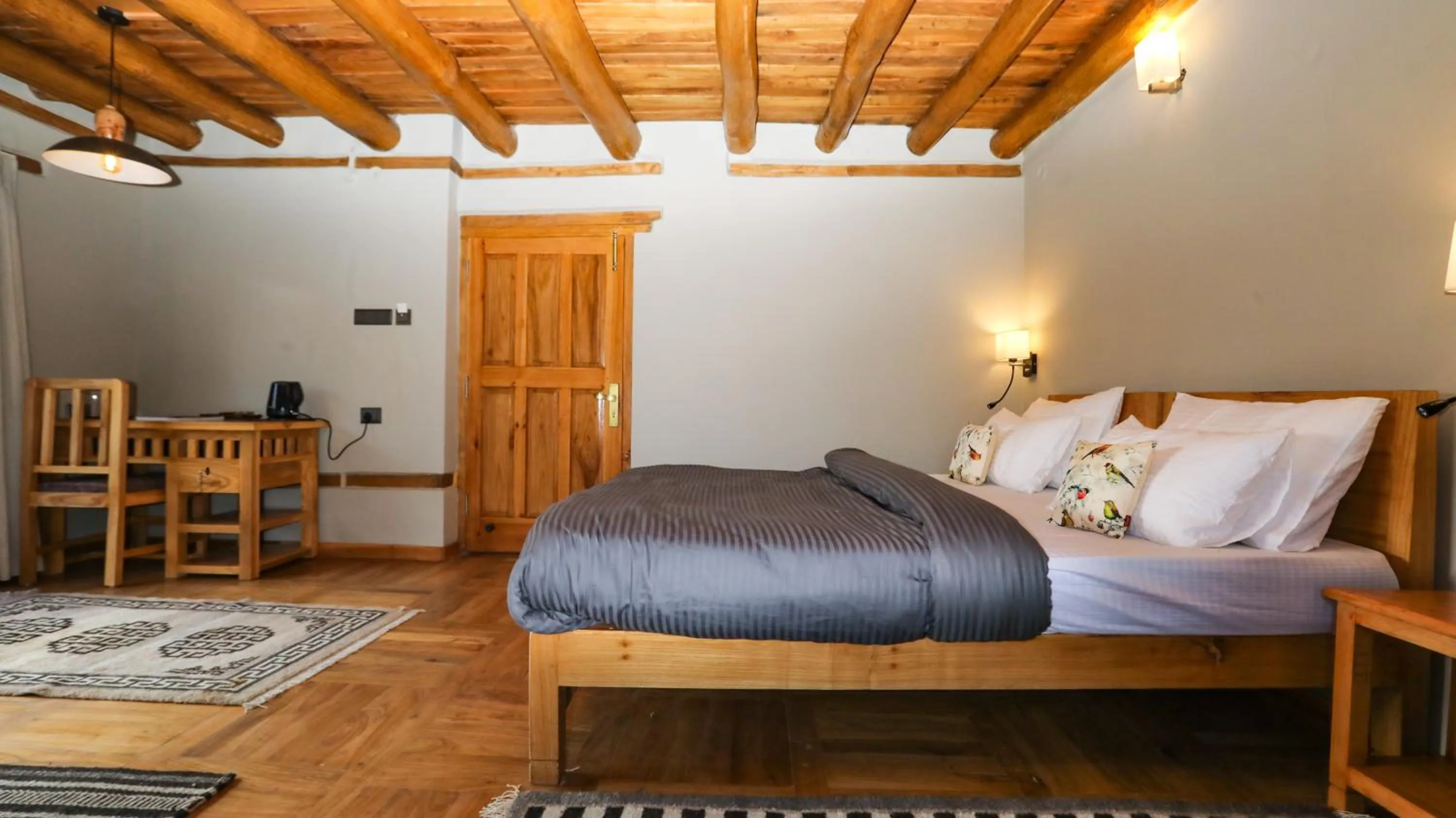 Bedroom, Bed in Dakpa House Ladakh