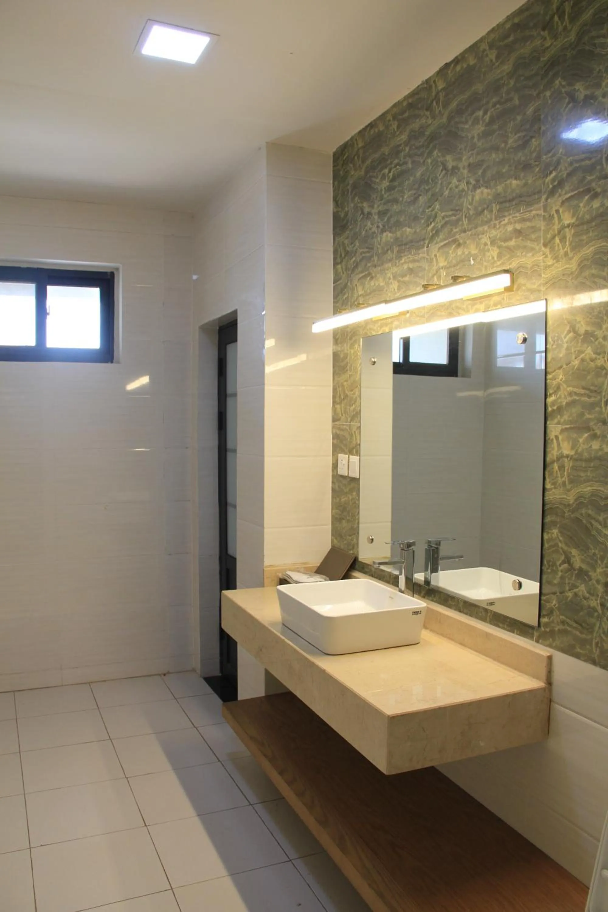 Bathroom in Canwin Hotel