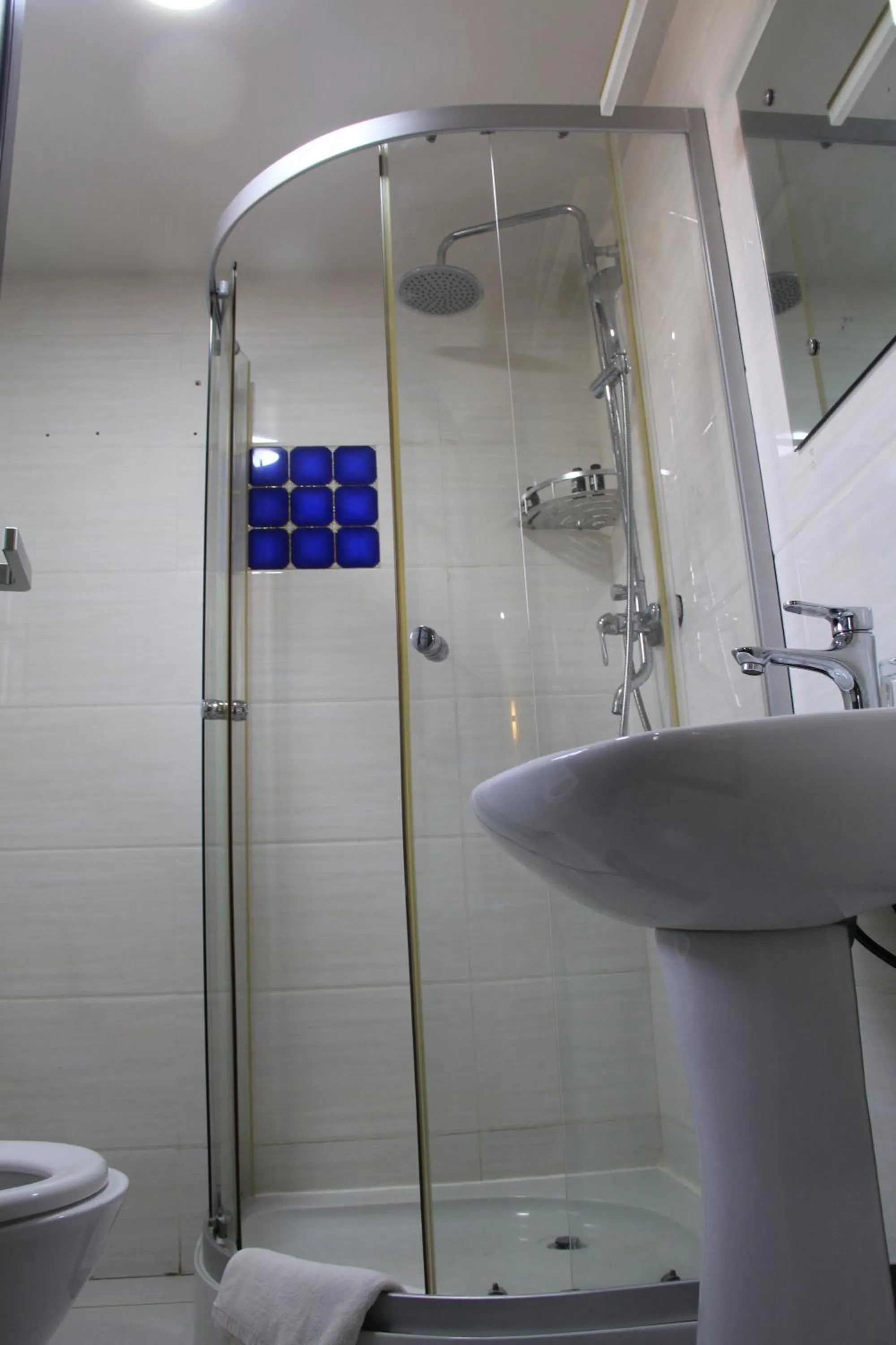 Shower in Canwin Hotel