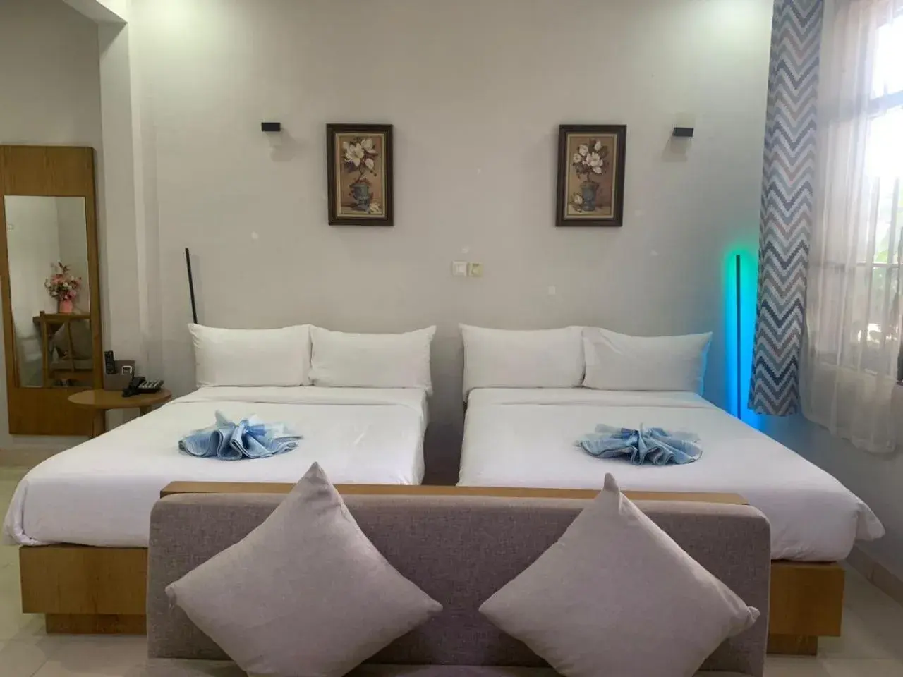 Deluxe Twin Room in Canwin Hotel Deluxe Twin Room in Canwin Hotel