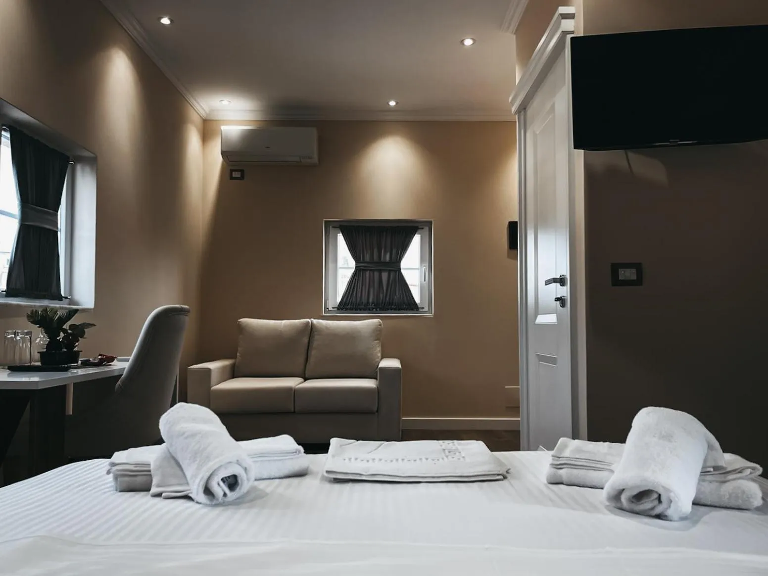 Bed in Amansar Boutique Hotel