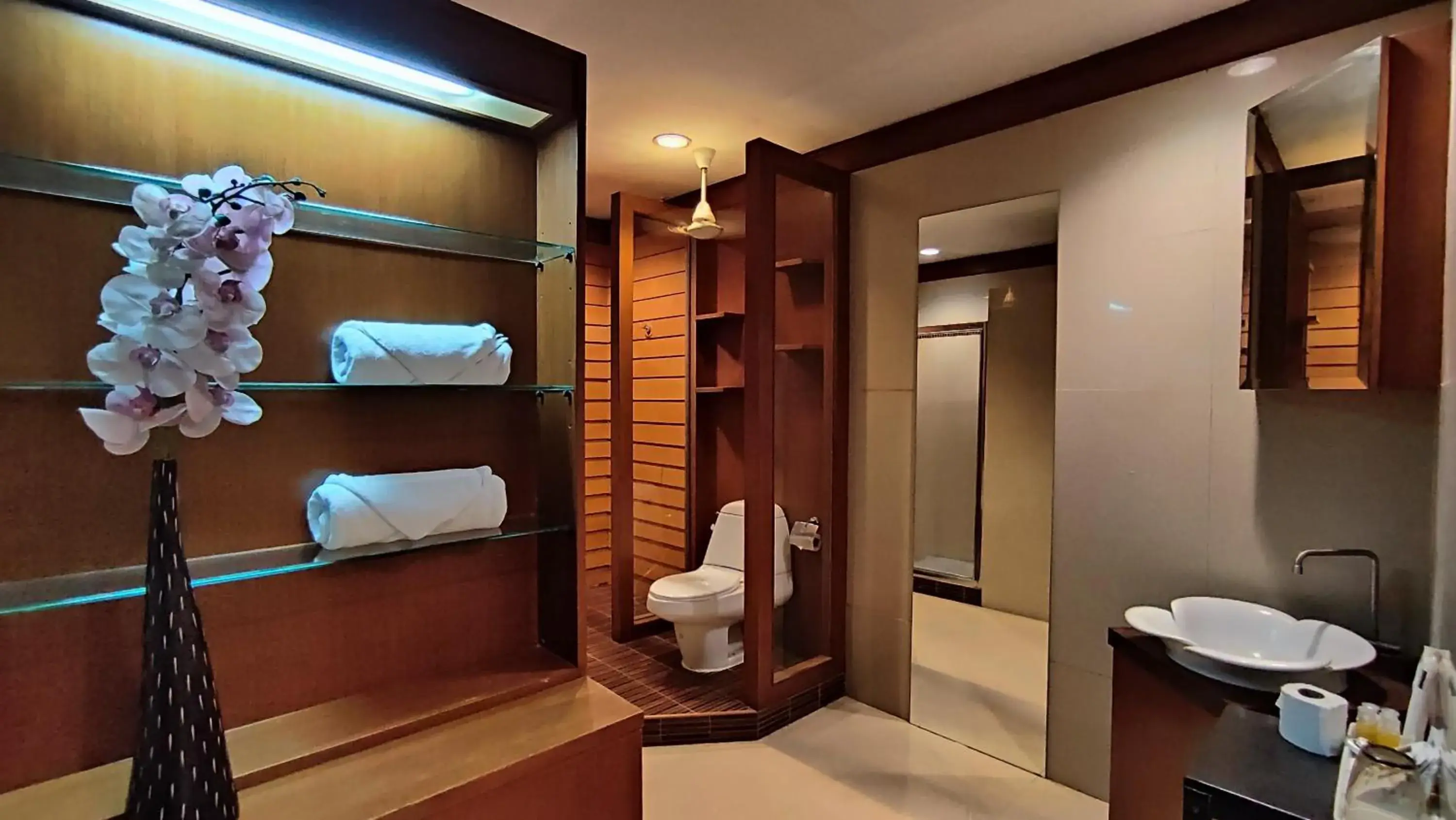 Bathroom in ShriGo Resort & Spa Pattaya