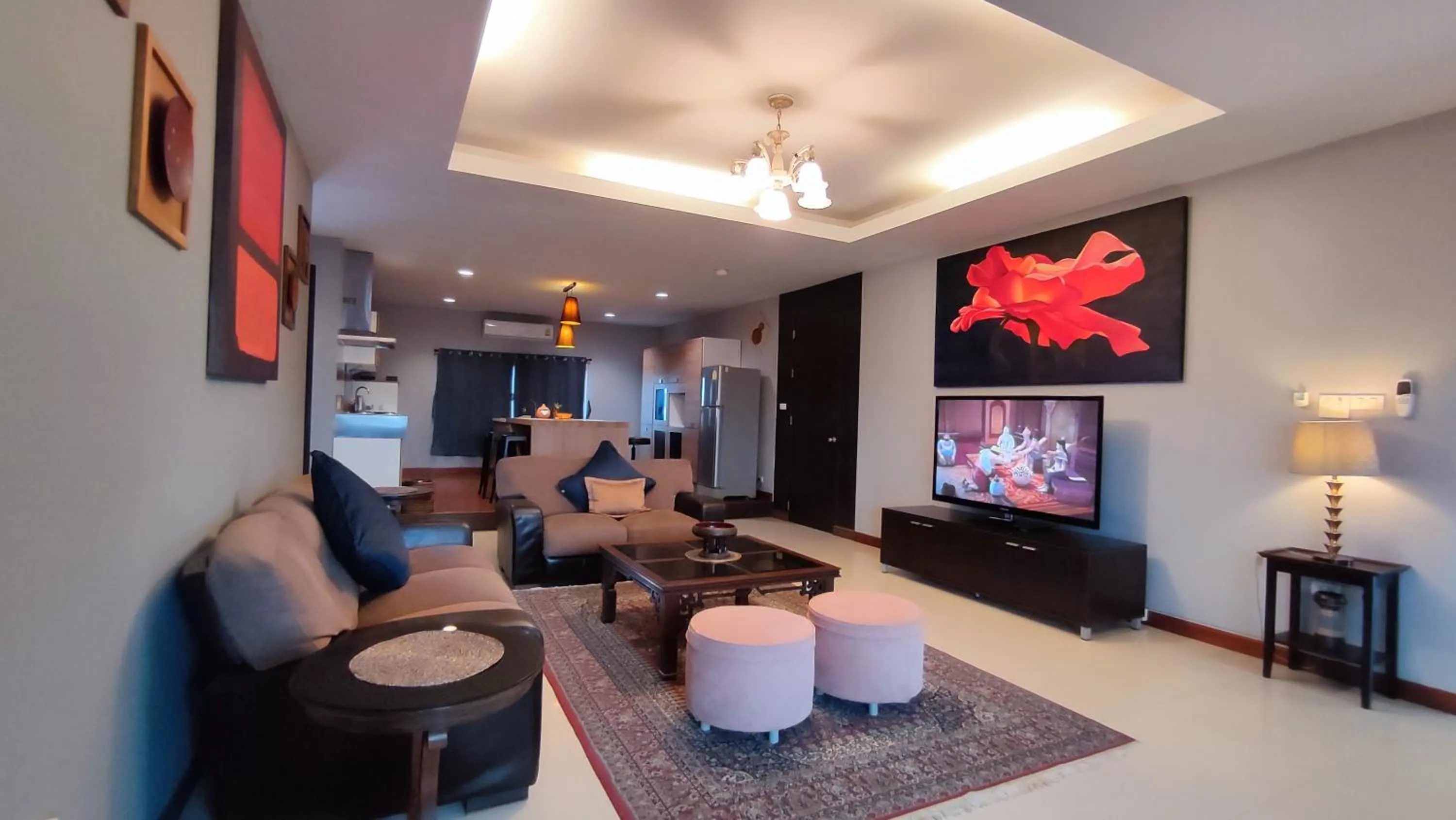 Living room, Lounge/Bar in ShriGo Resort & Spa Pattaya