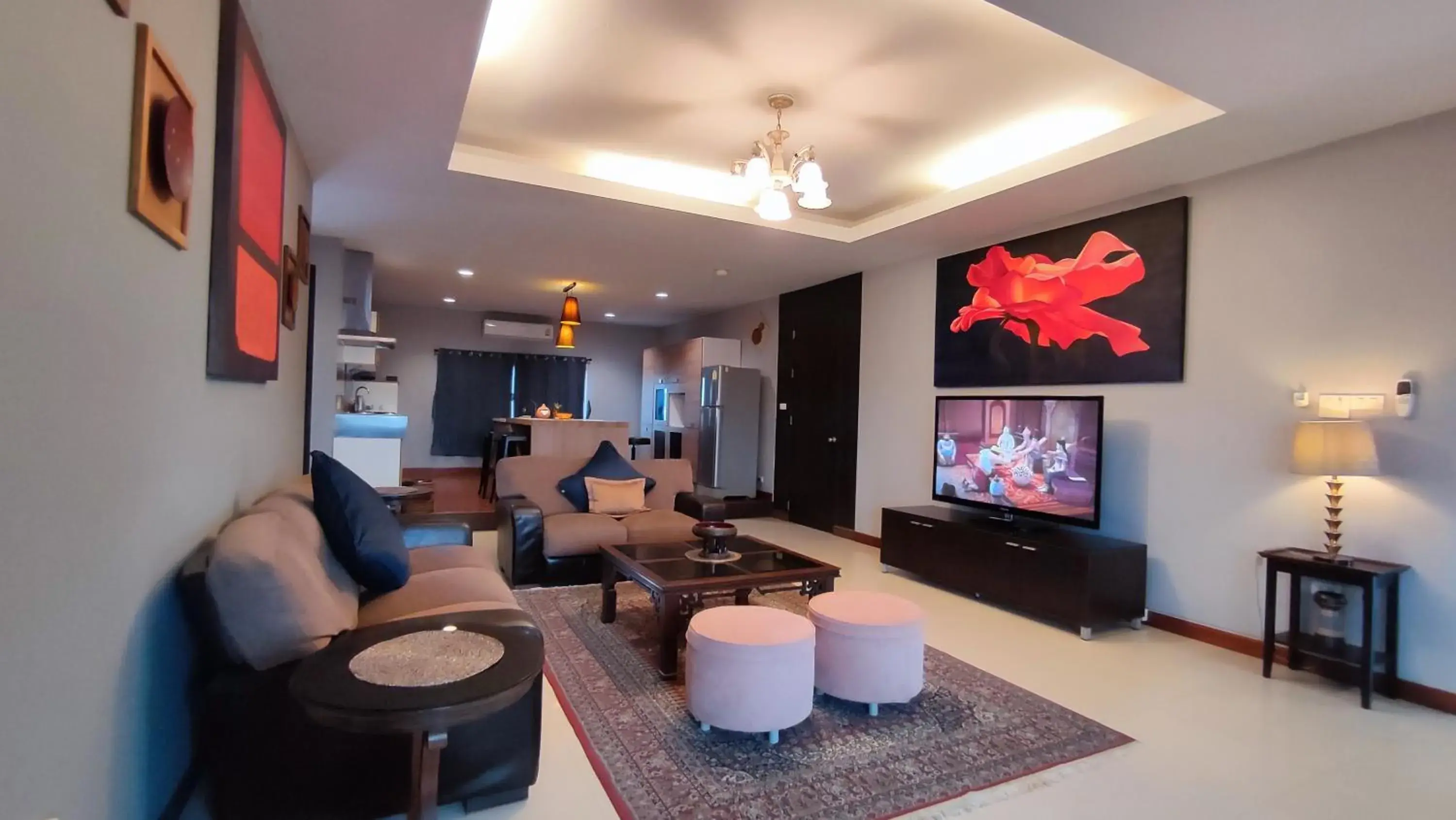 Living room, Lounge/Bar in ShriGo Resort & Spa Pattaya