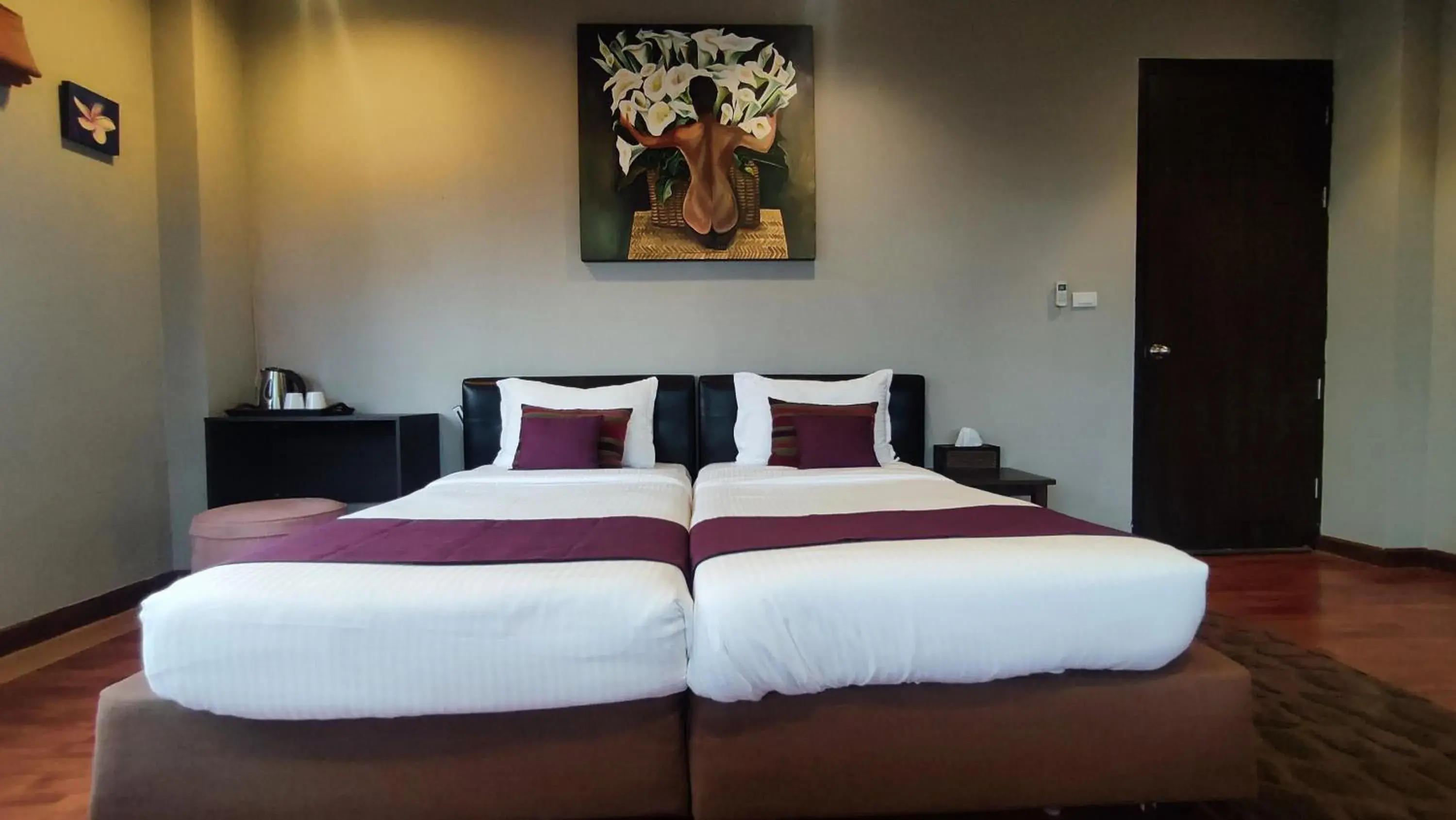 Bed in ShriGo Resort & Spa Pattaya