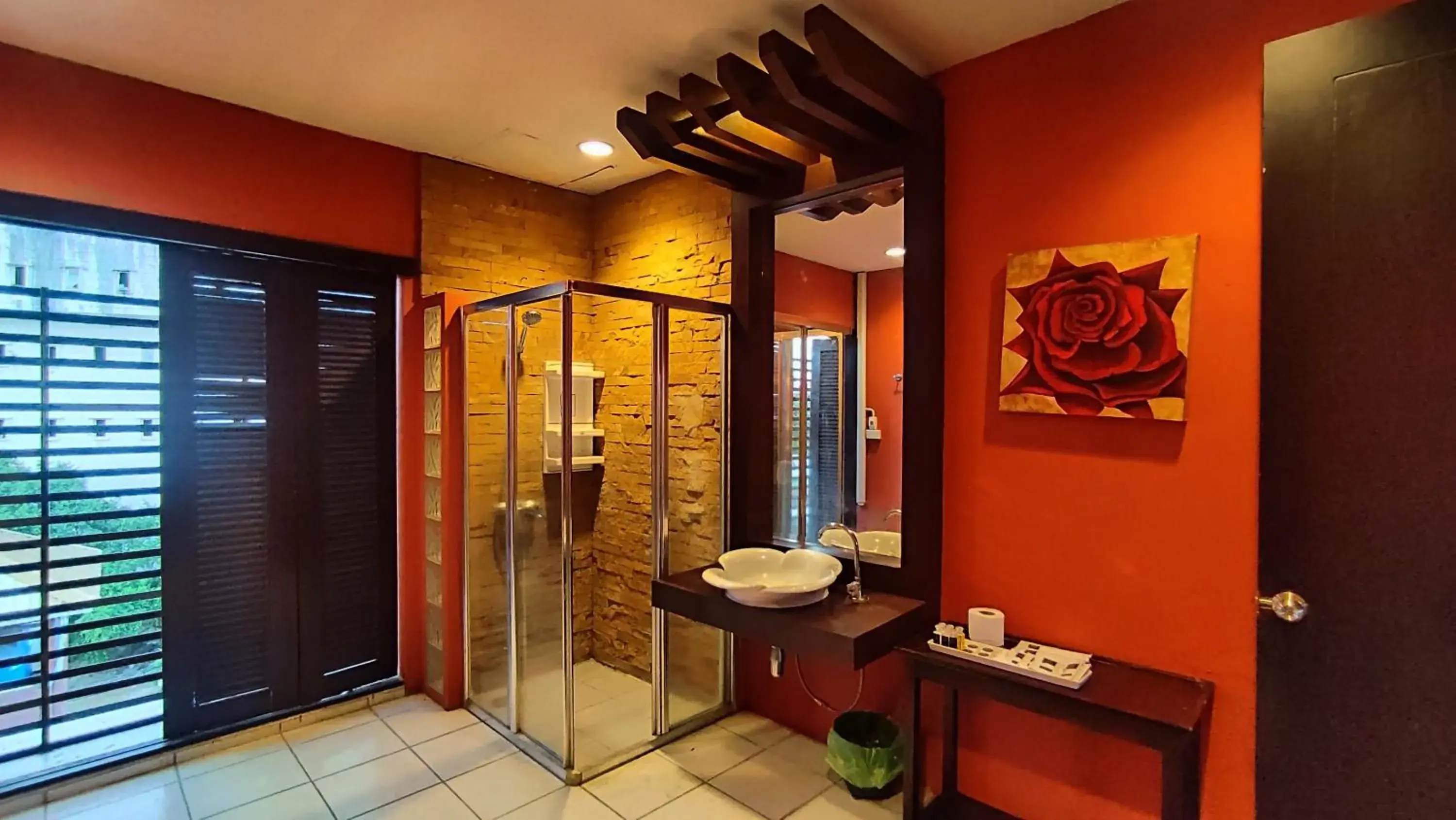 Bathroom in ShriGo Resort & Spa Pattaya