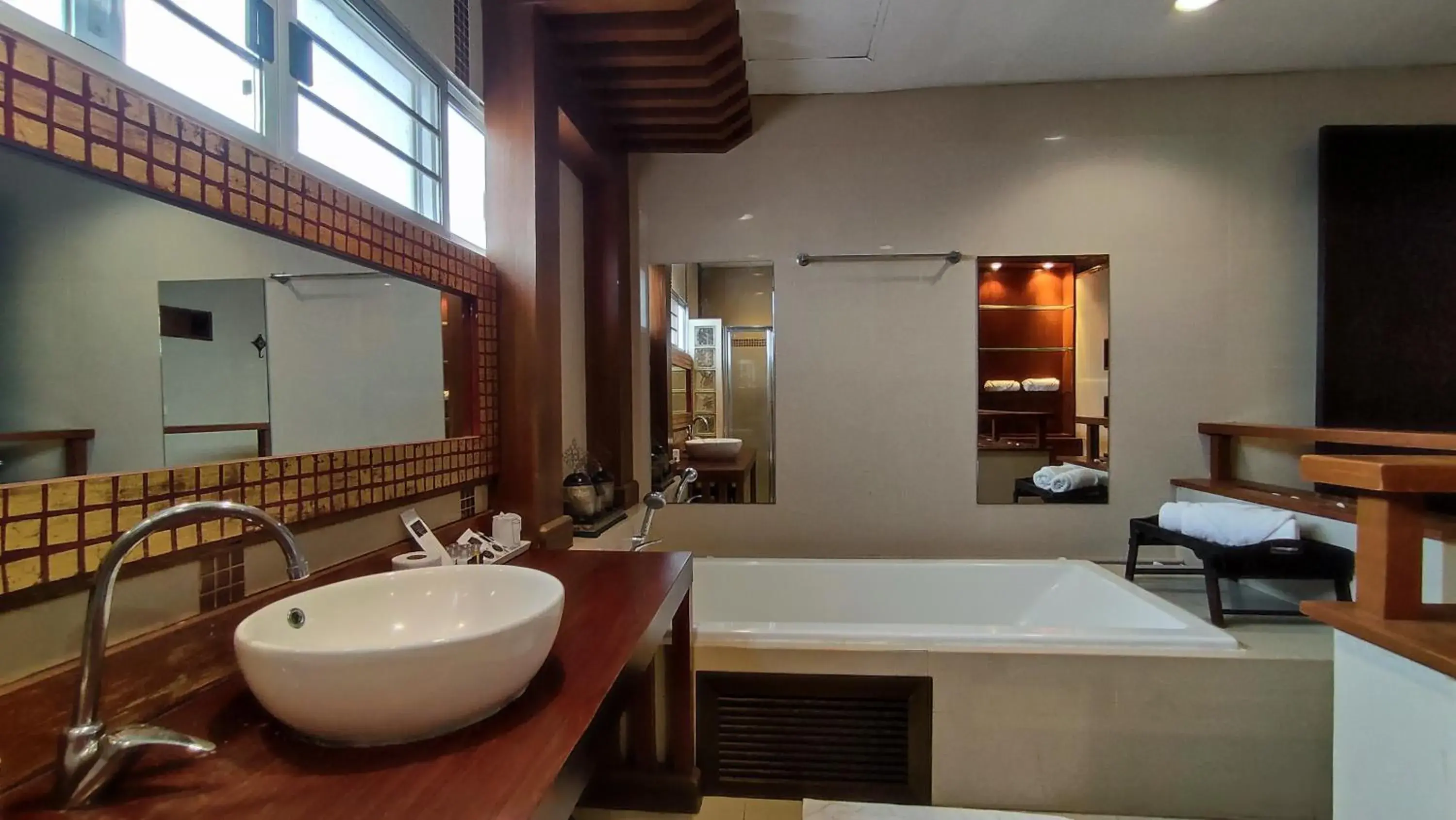 Toilet, Bathroom in ShriGo Resort & Spa Pattaya