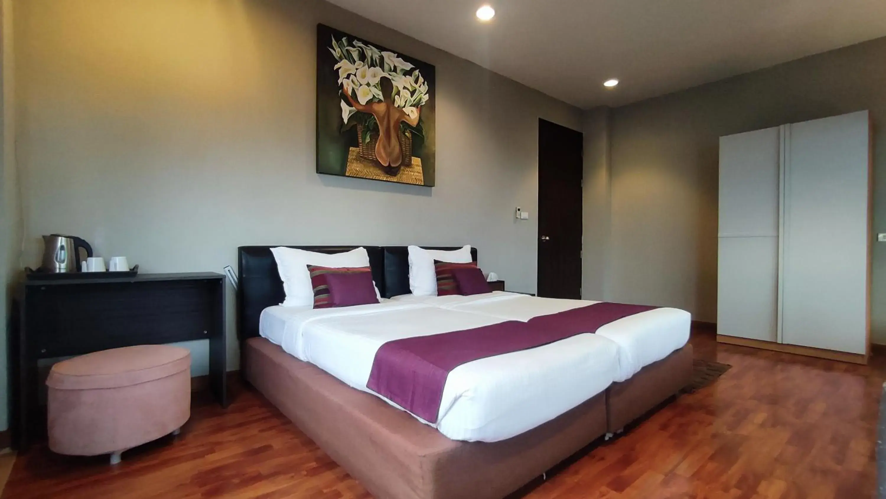 Bed in ShriGo Resort & Spa Pattaya