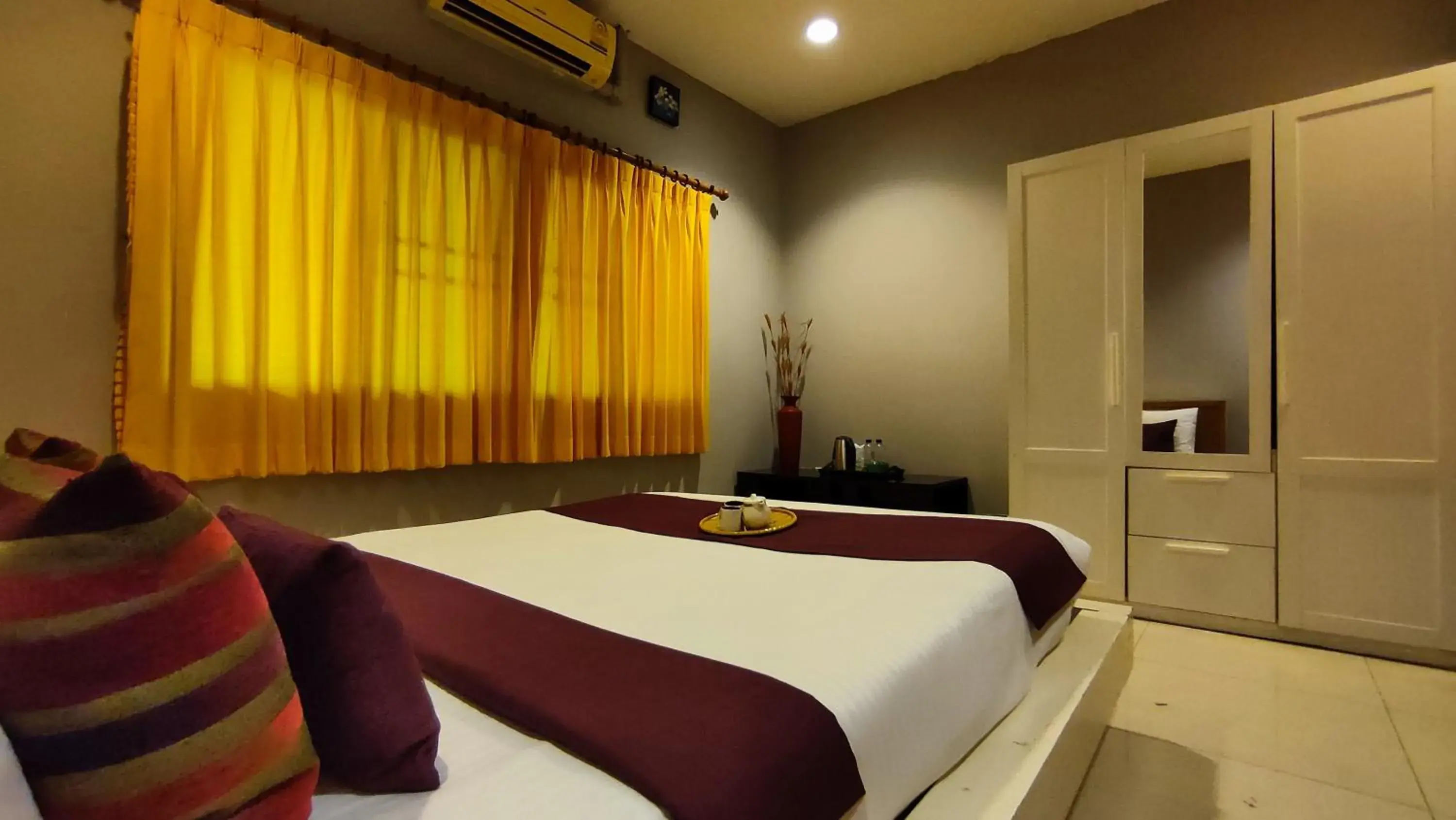 Bedroom in ShriGo Resort & Spa Pattaya