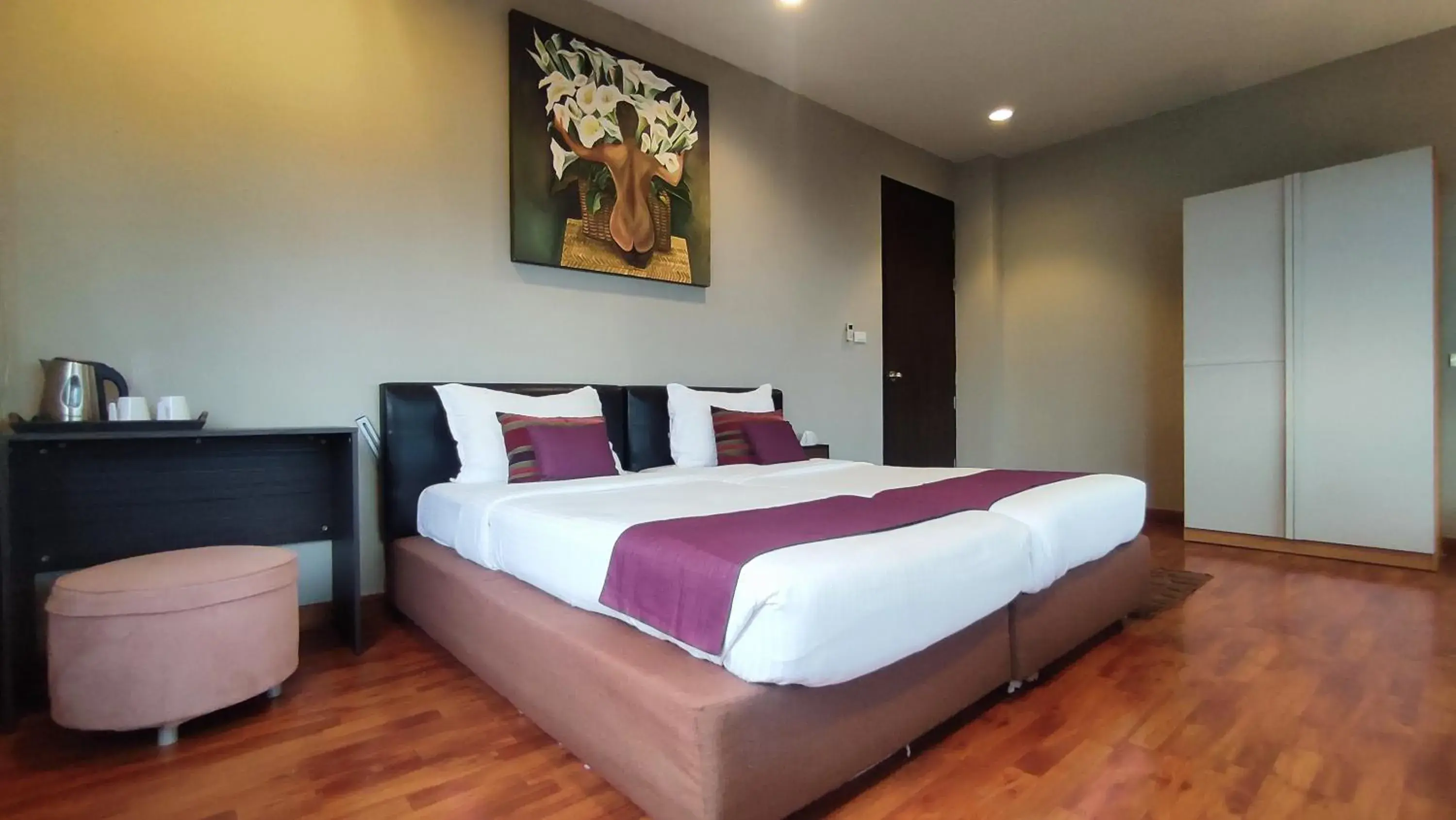 Bed in ShriGo Resort & Spa Pattaya