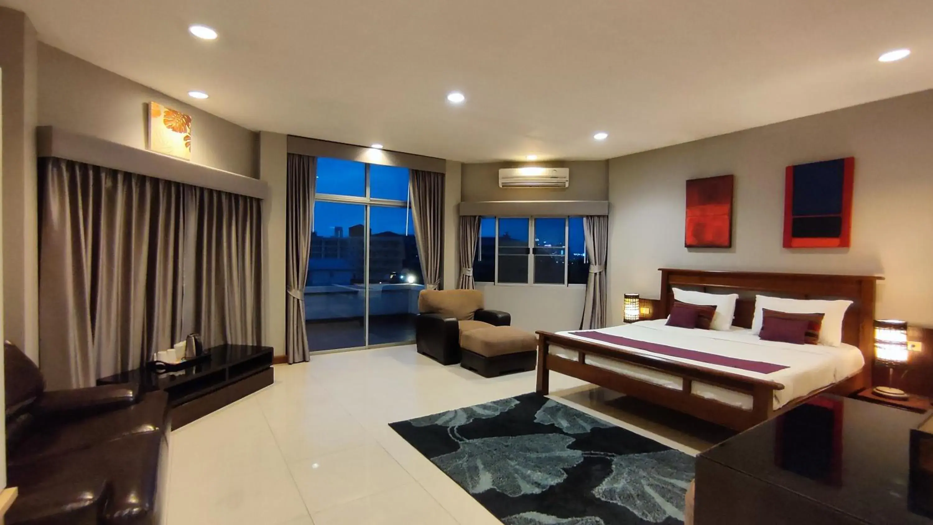 Bedroom in ShriGo Resort & Spa Pattaya