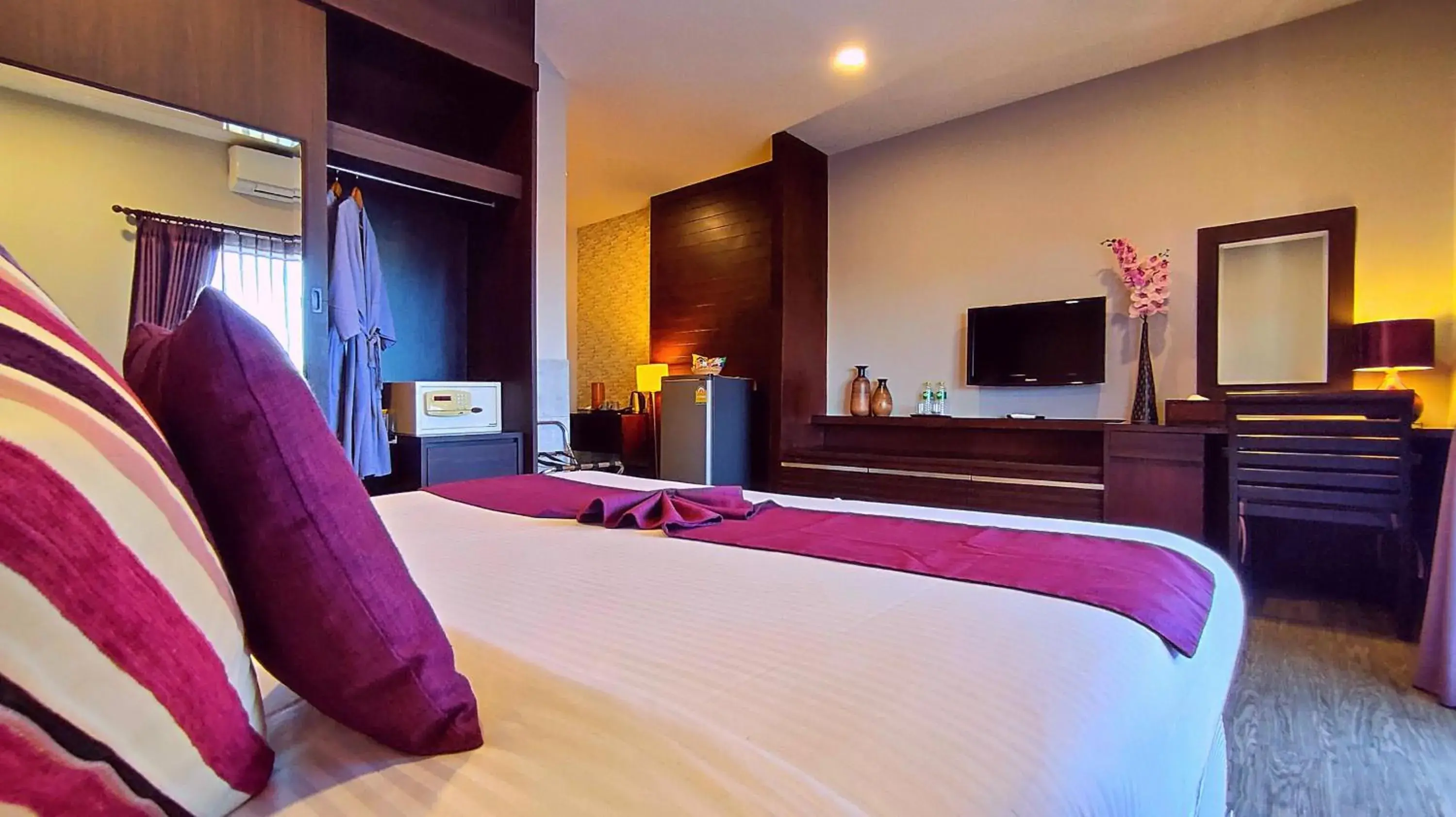 Bedroom in ShriGo Resort & Spa Pattaya