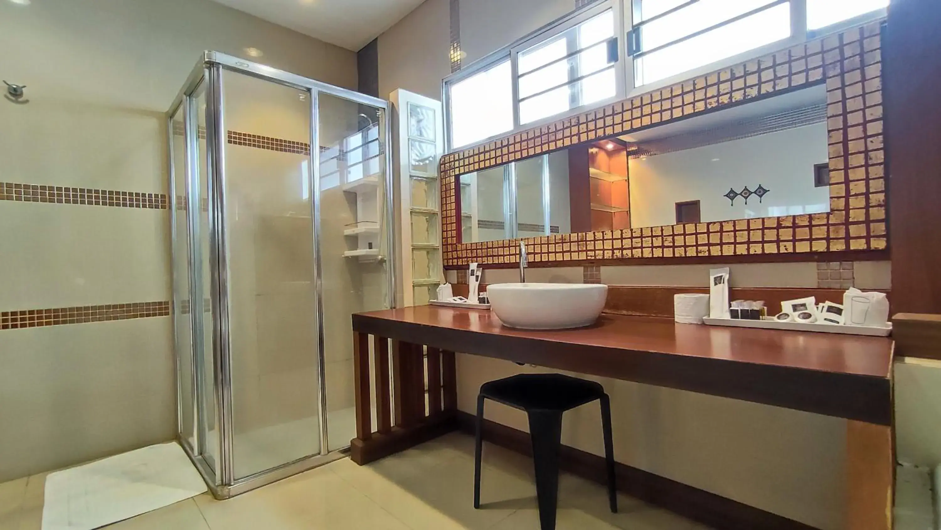 Shower, Bathroom in ShriGo Resort & Spa Pattaya