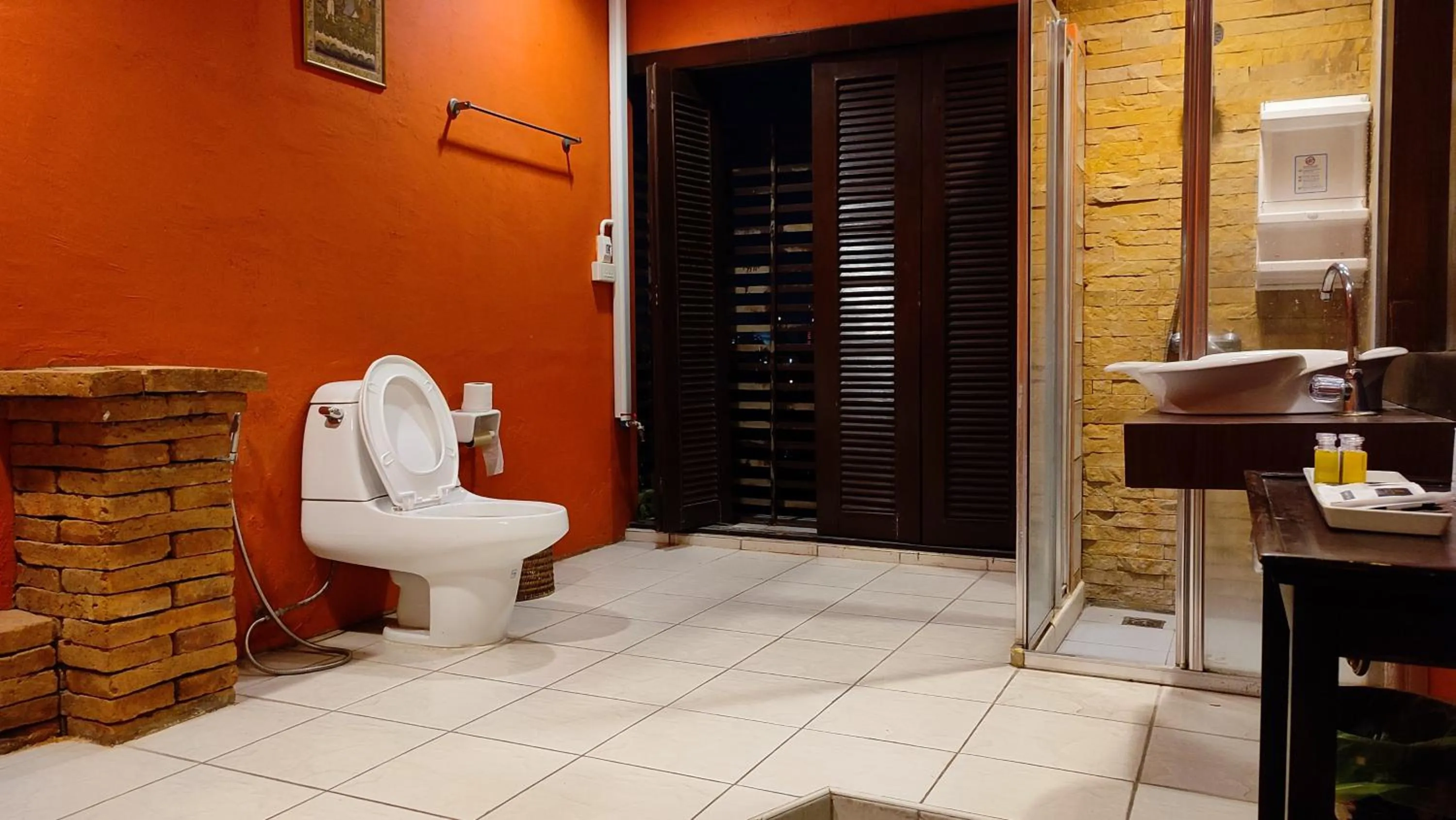 Bathroom in ShriGo Resort & Spa Pattaya