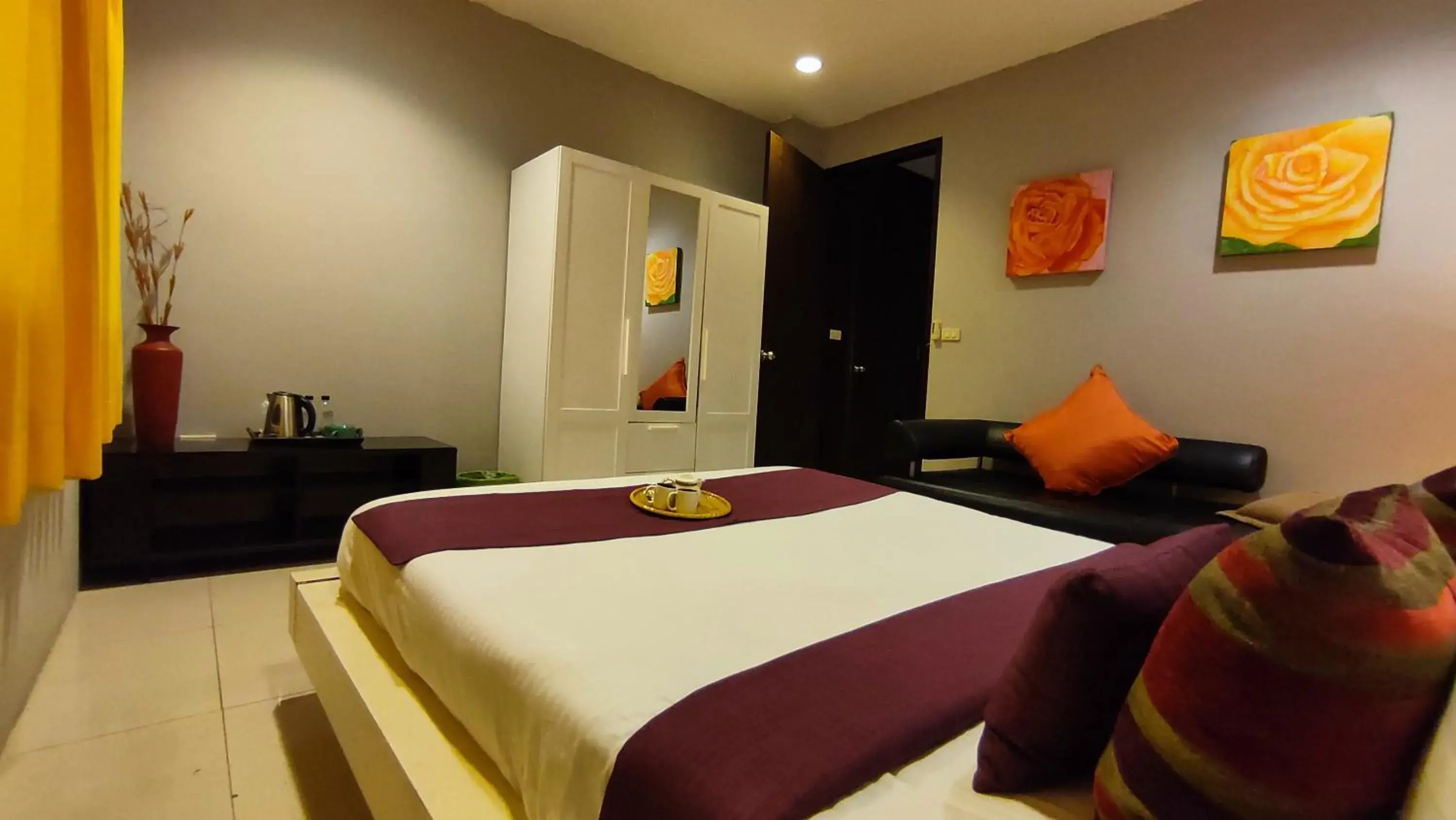 Bed in ShriGo Resort & Spa Pattaya