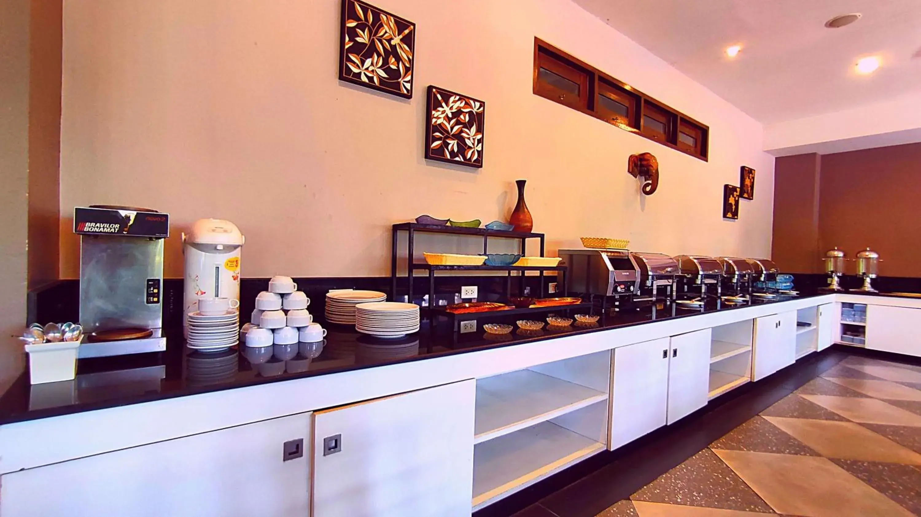 Buffet breakfast, Restaurant/Places to Eat in ShriGo Resort & Spa Pattaya