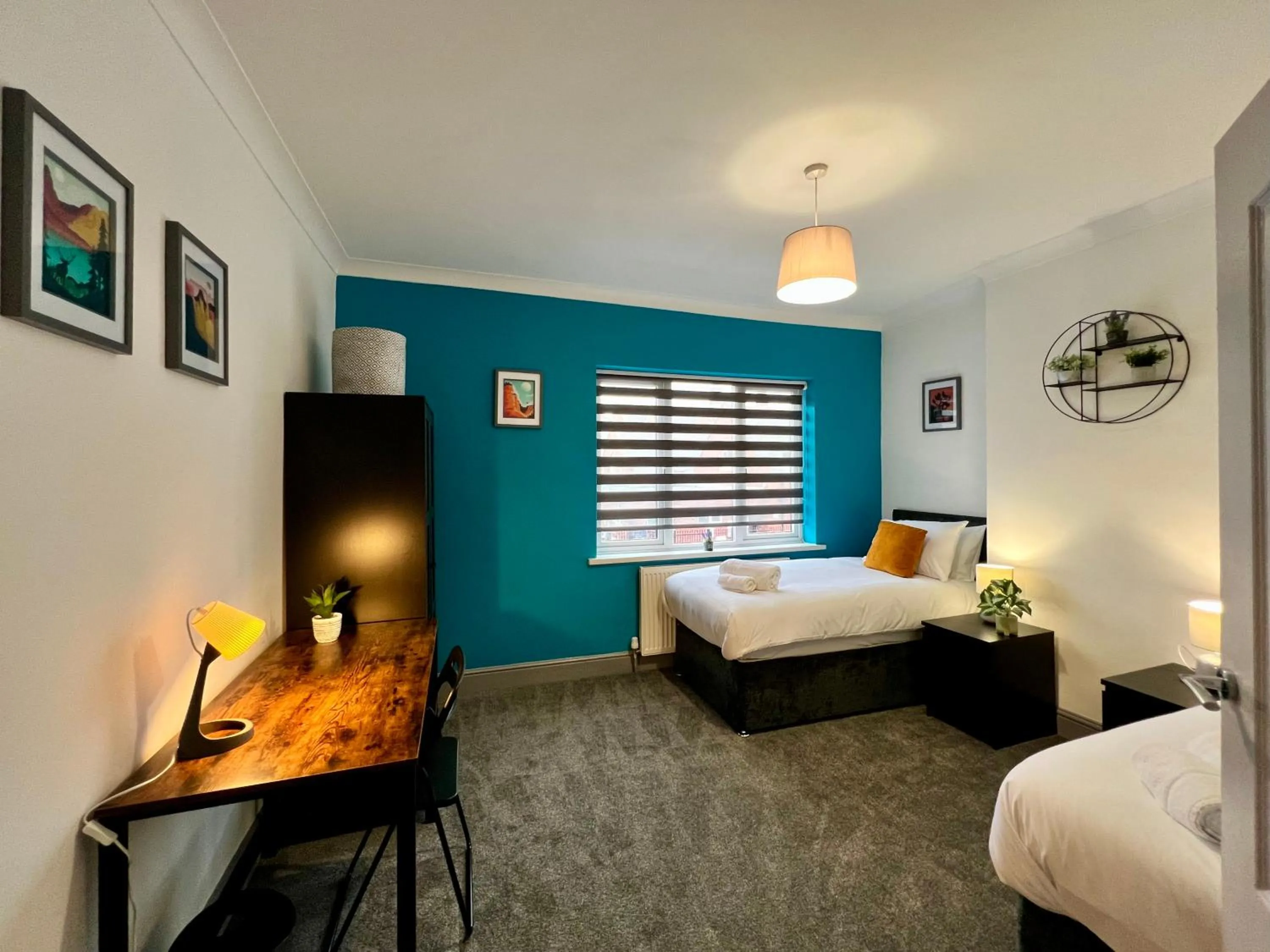 Bramhall House - Great for Contractors or Family Holidays