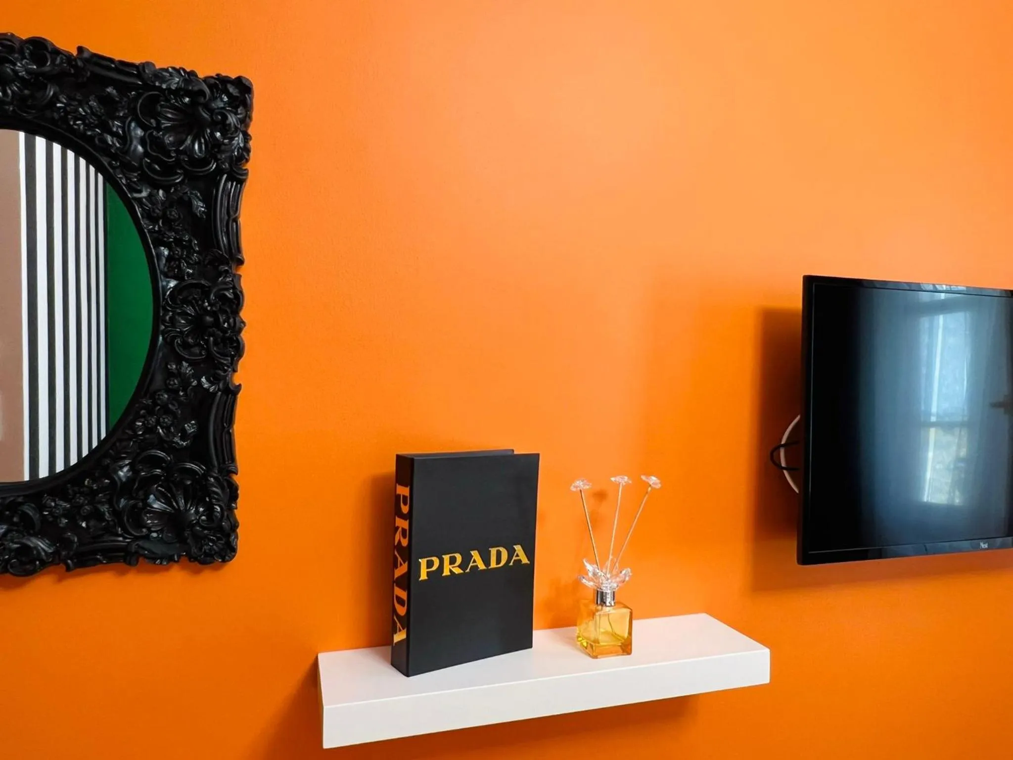 Decorative detail in Apex Hotel