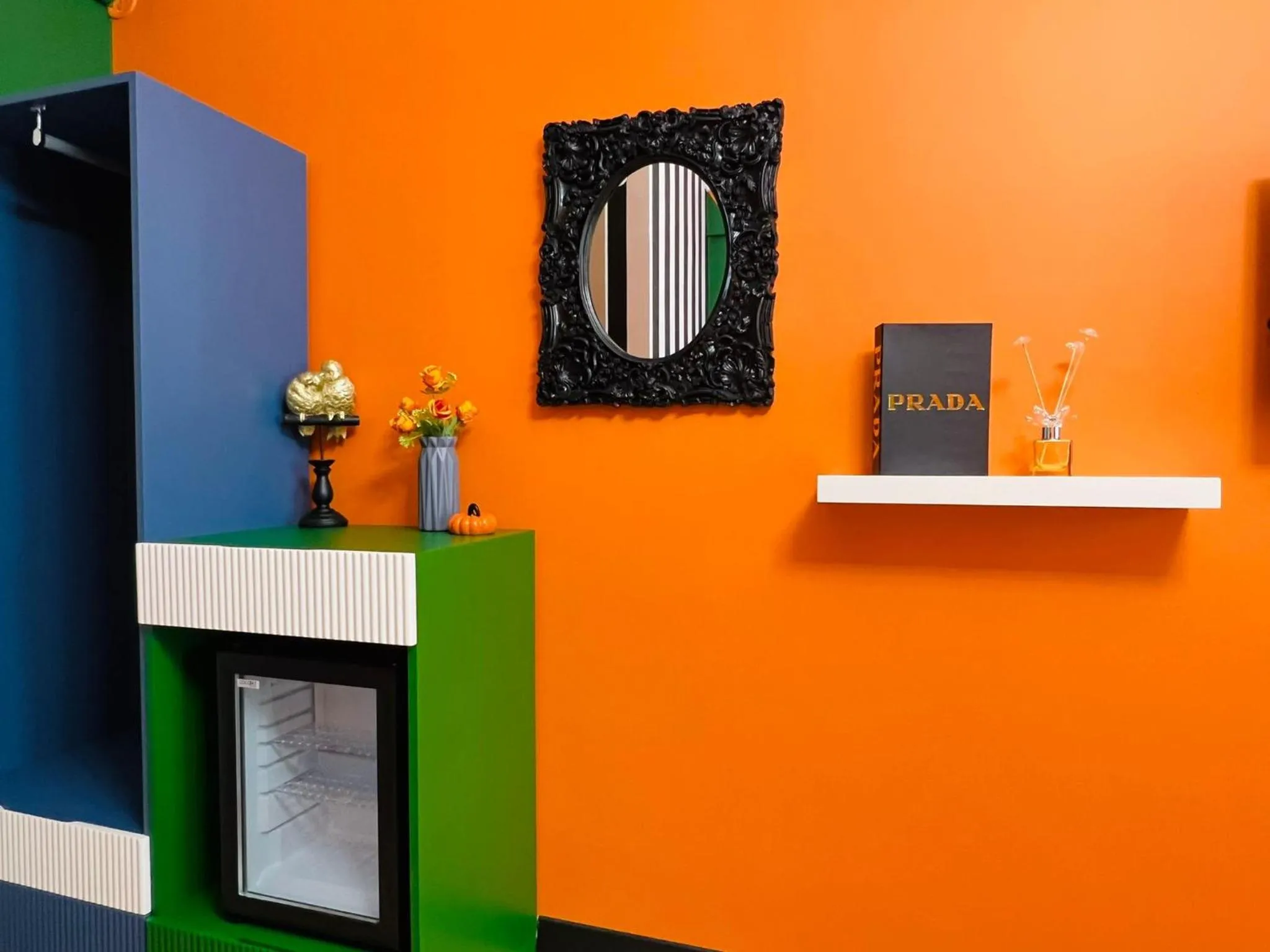 Decorative detail in Apex Hotel