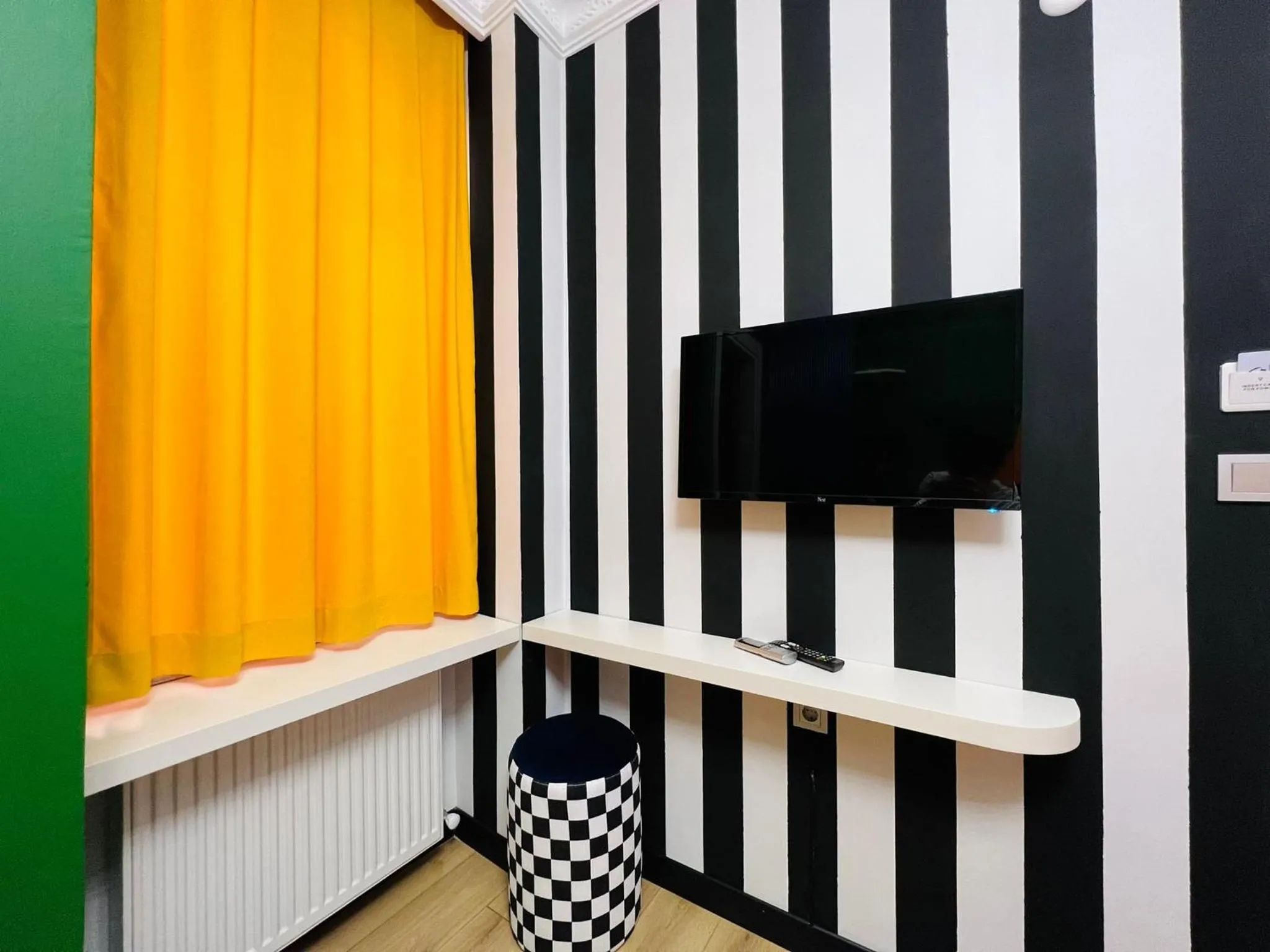 TV and multimedia in Apex Hotel