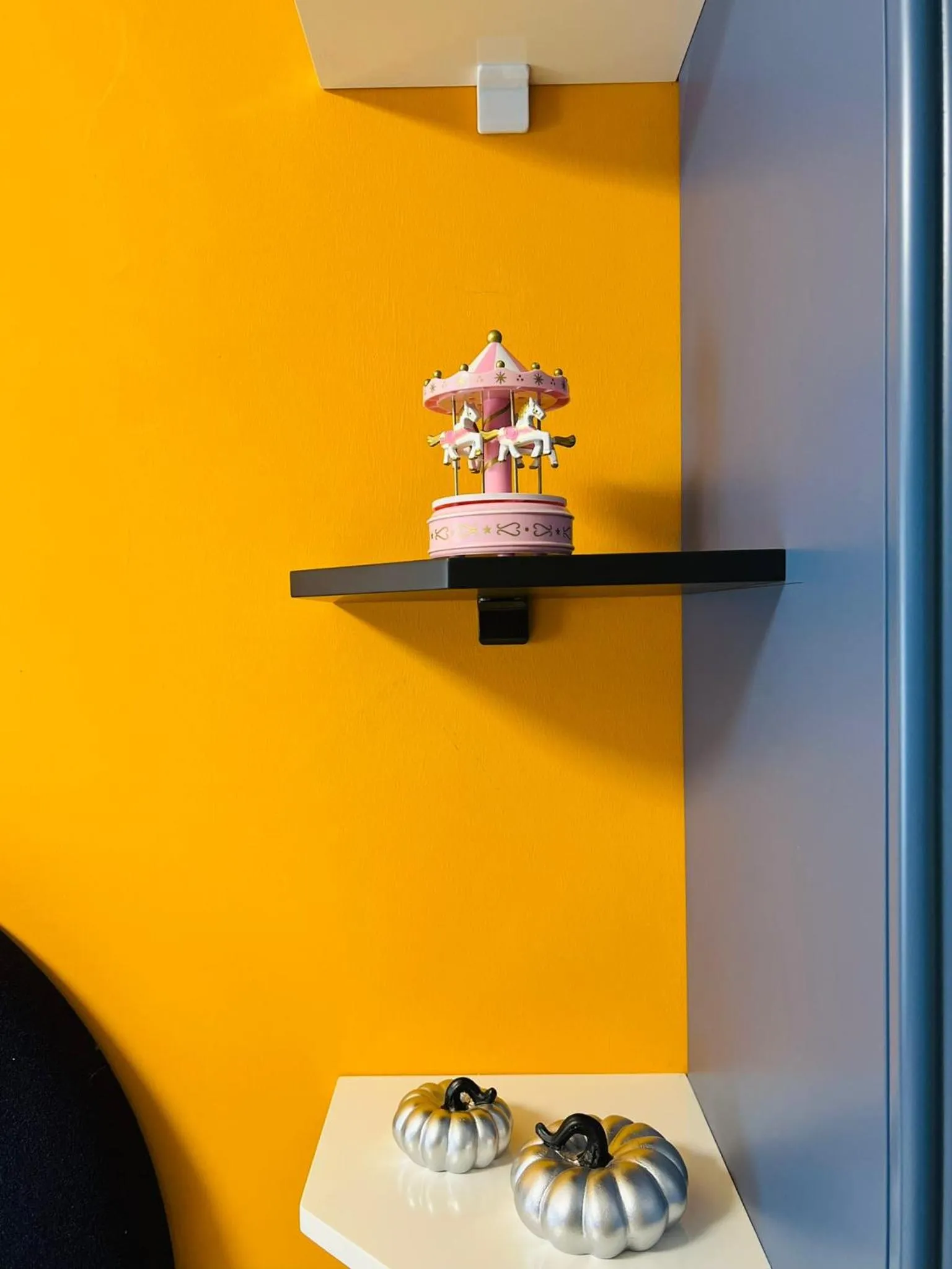 Decorative detail in Apex Hotel