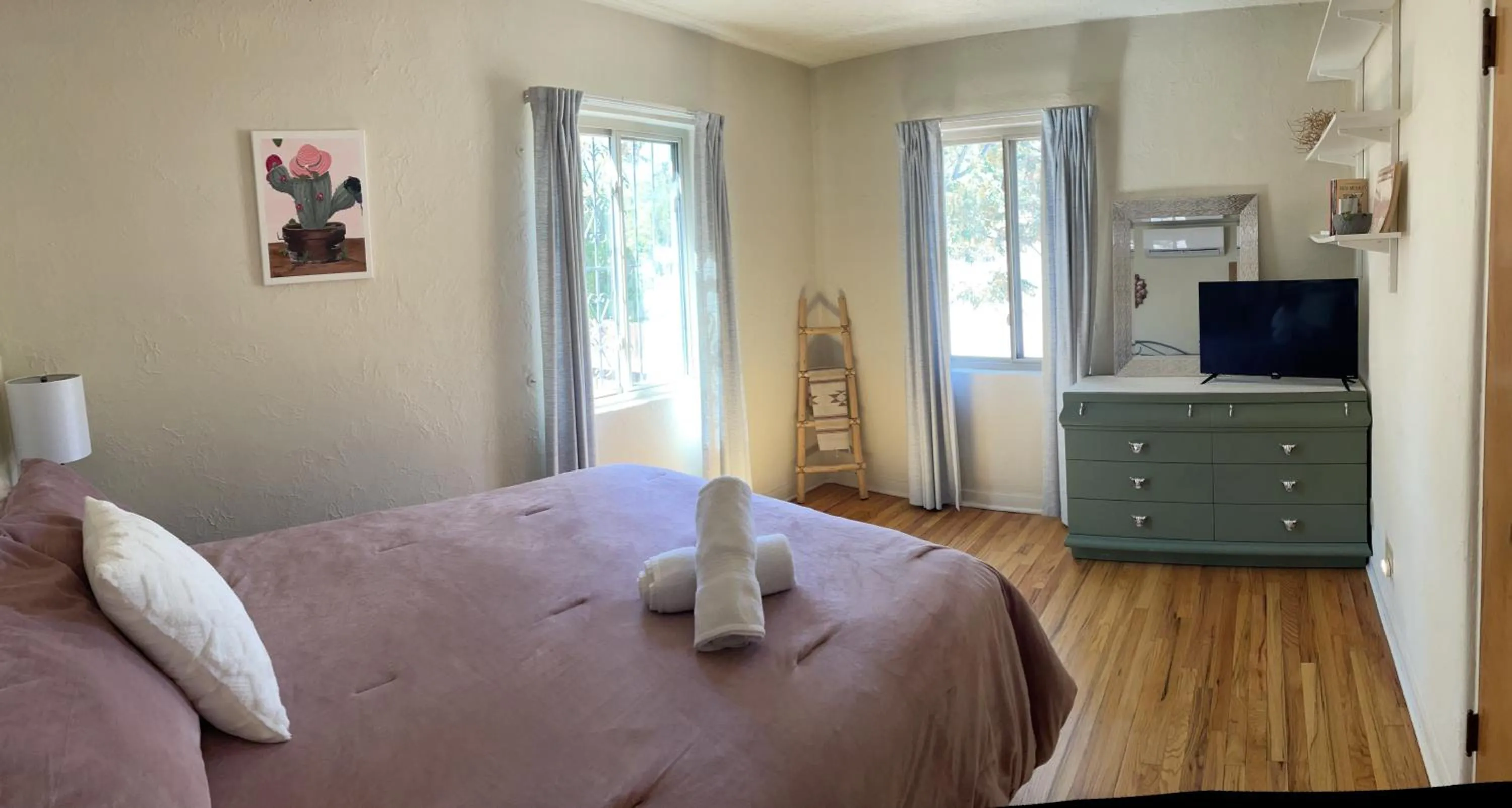 Photo of the whole room, Bed in Vintage charm vacation home with modern comforts near Old Town