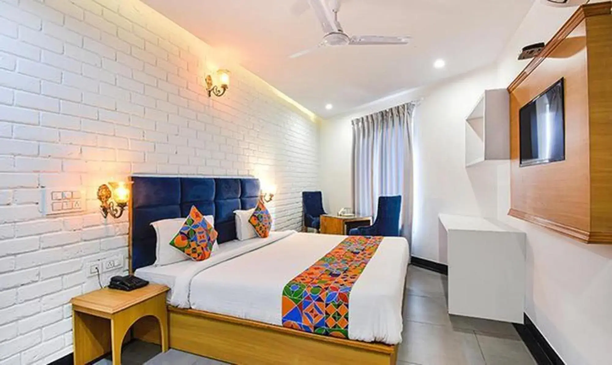 TV and multimedia, Bed in FabHotel NH7 TV and multimedia, Bed in FabHotel NH7