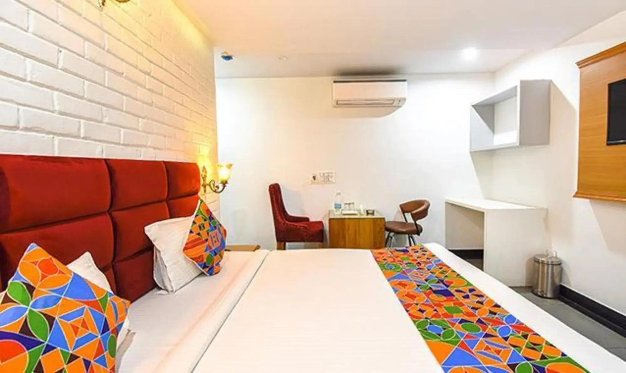 Bed in FabHotel NH7 Bed in FabHotel NH7