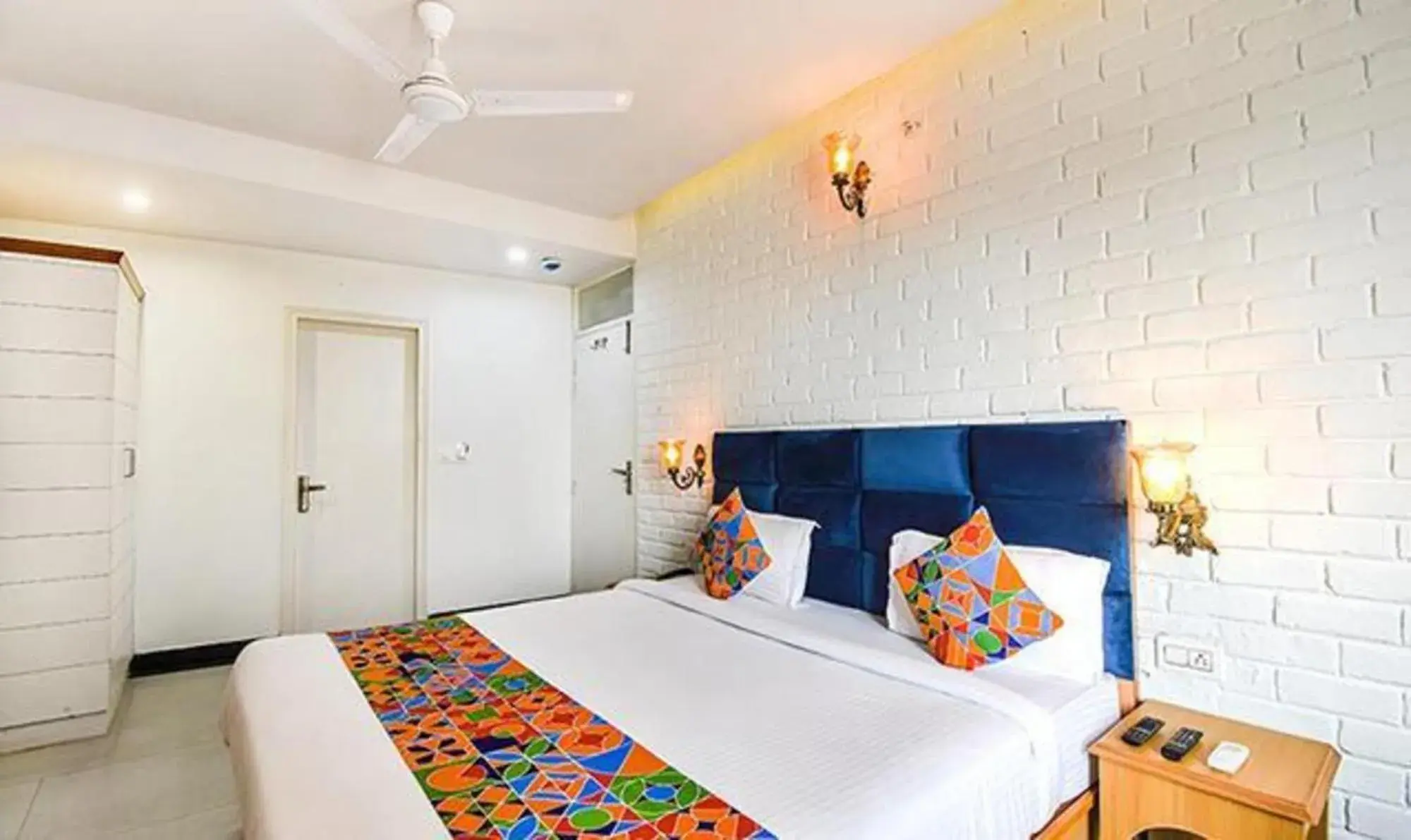 Bed in FabHotel NH7 Bed in FabHotel NH7