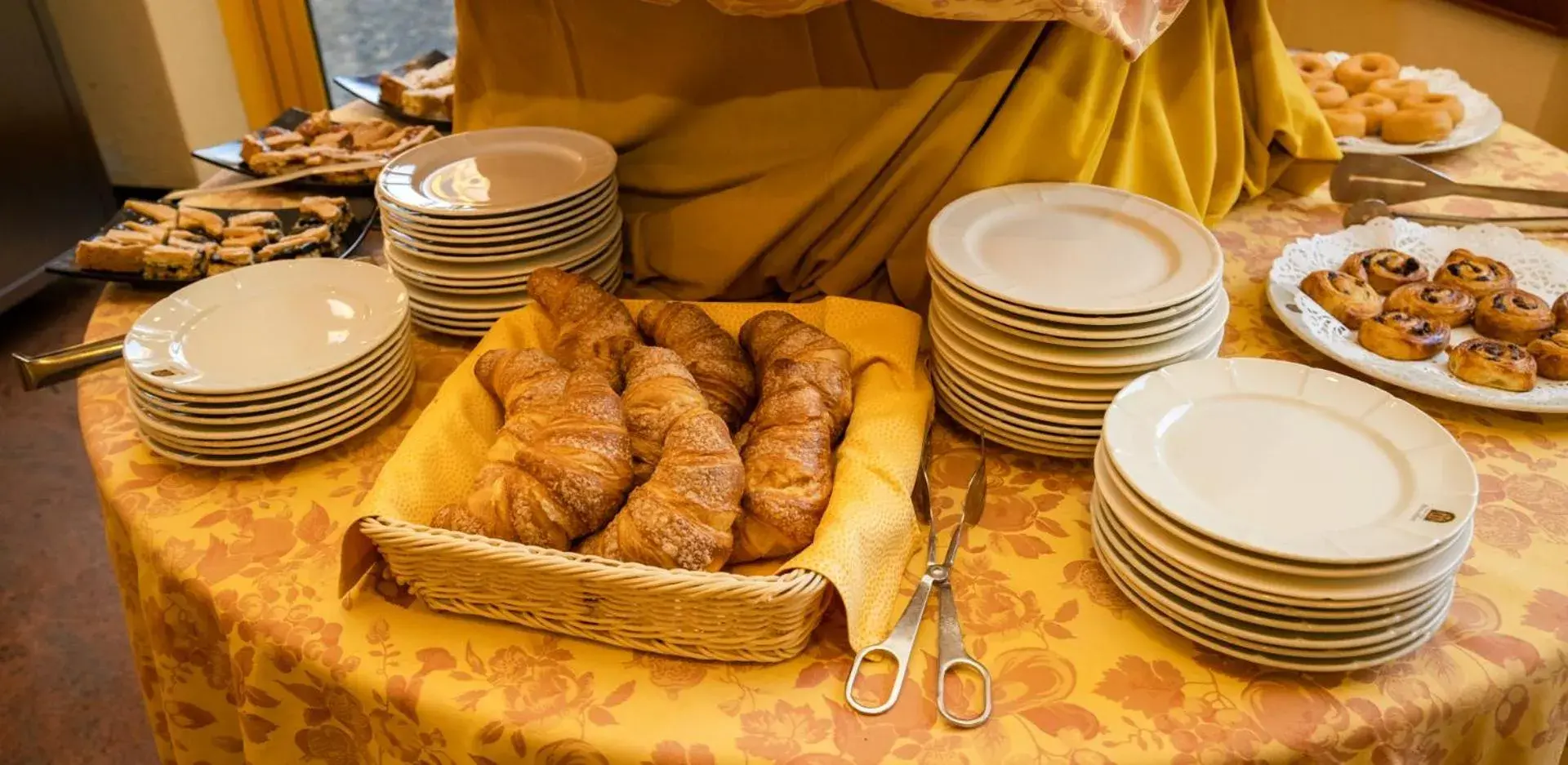 Breakfast in Hotel Tivoli Breakfast in Hotel Tivoli
