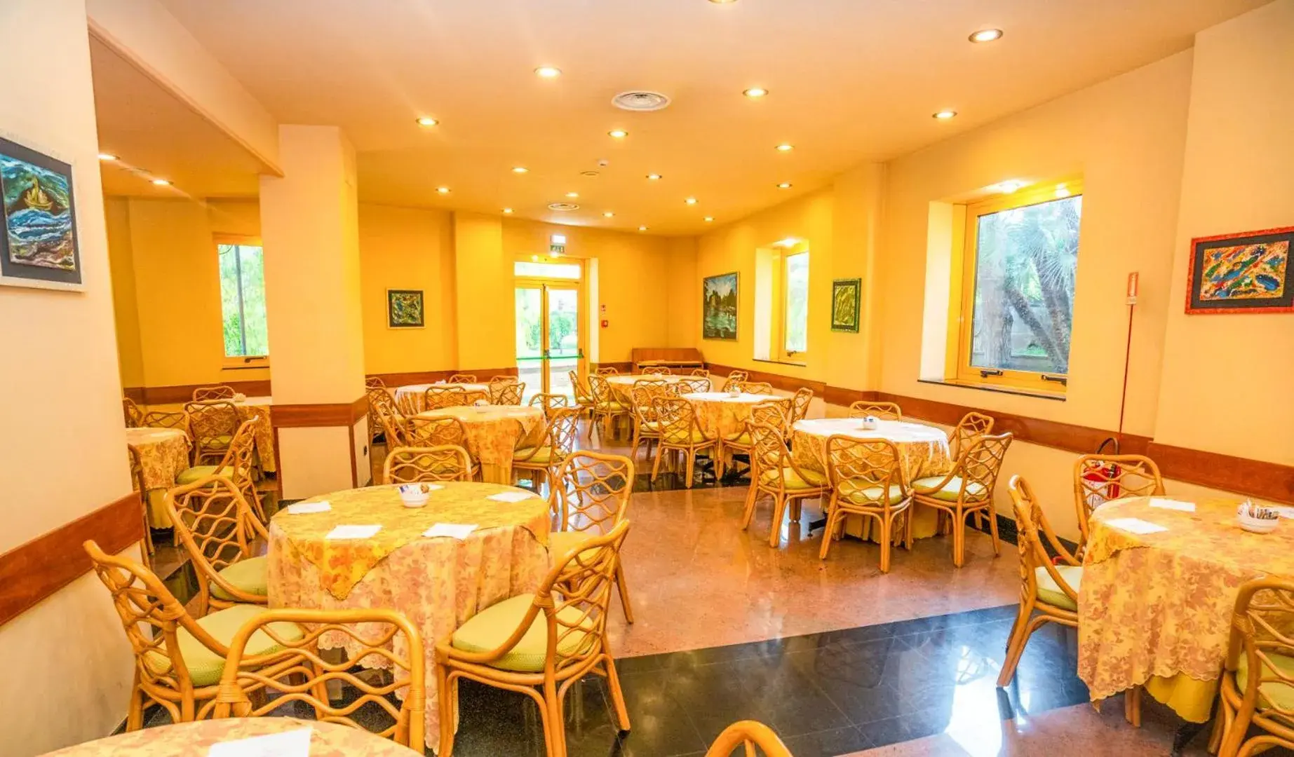 Restaurant/places to eat in Hotel Tivoli Restaurant/places to eat in Hotel Tivoli