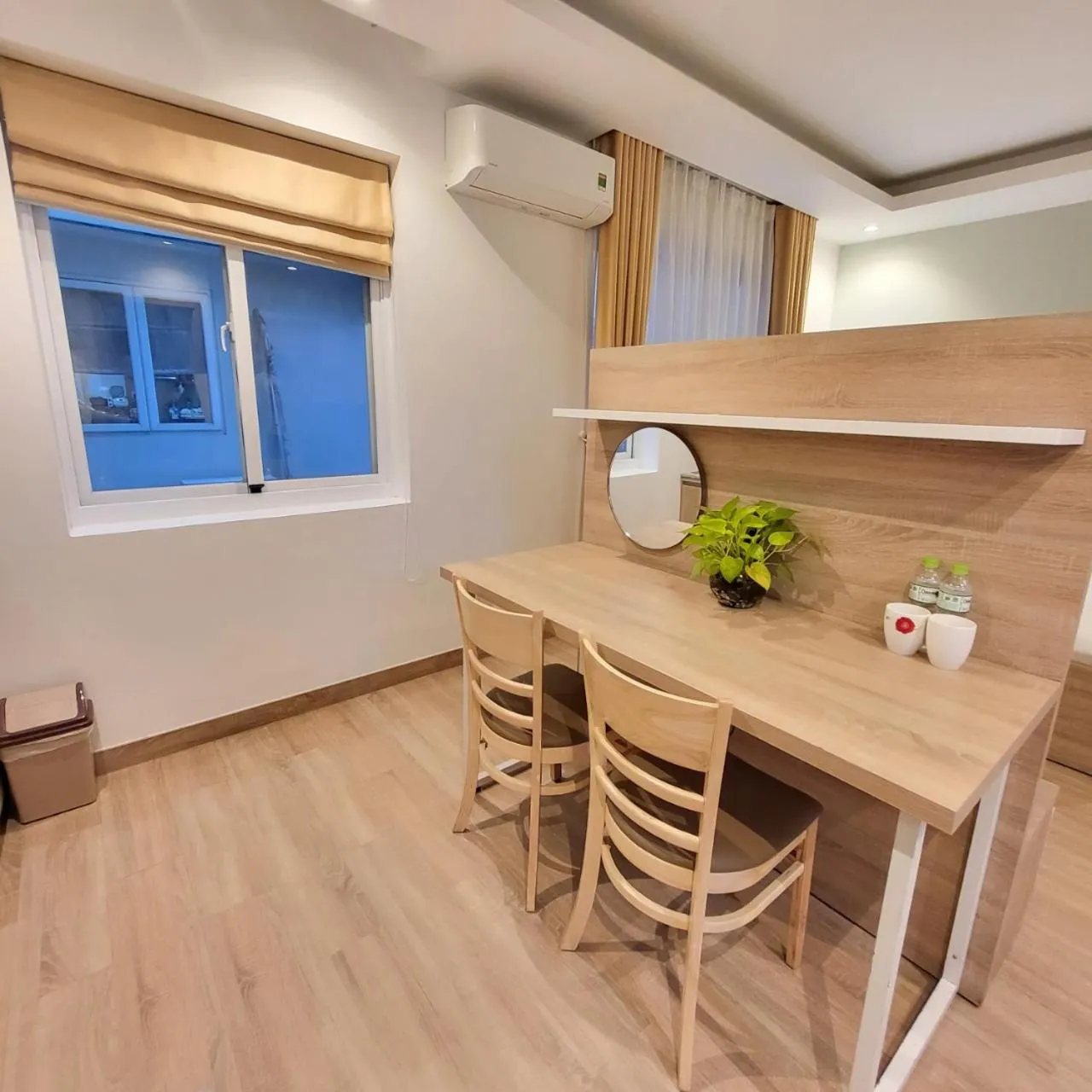 Dining area in Simmi 4 Hotel & Apartment Near SECC