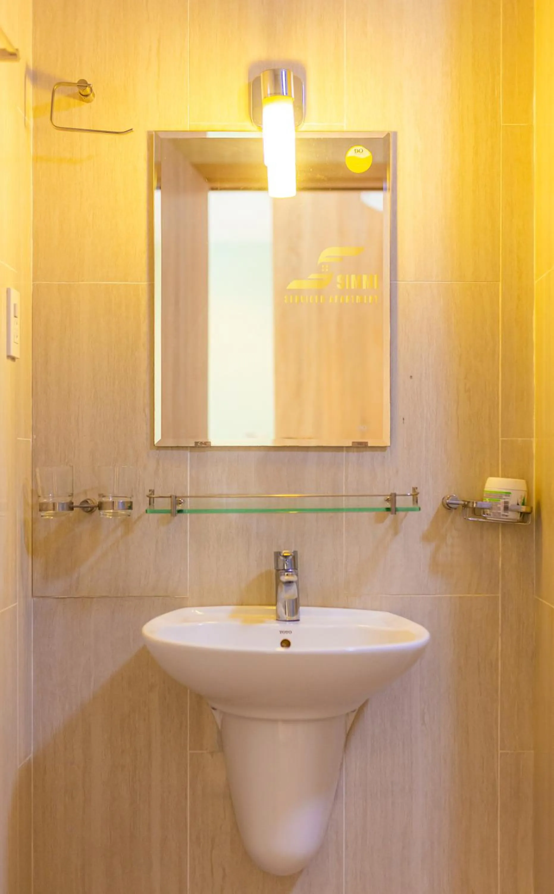 Bathroom in Simmi 4 Hotel & Apartment Near SECC