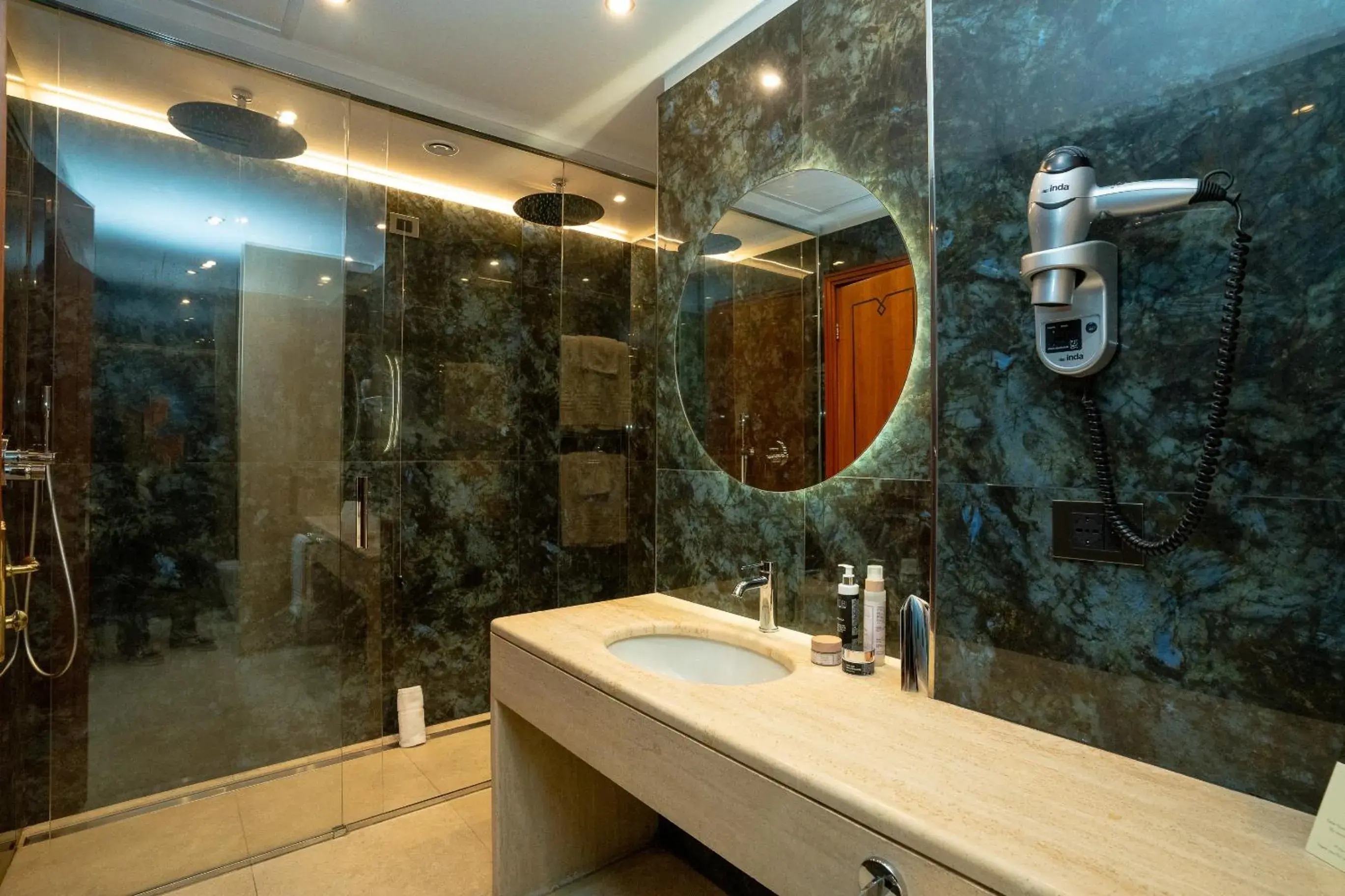 Shower in Grand Hotel Duca D'Este Shower in Grand Hotel Duca D'Este