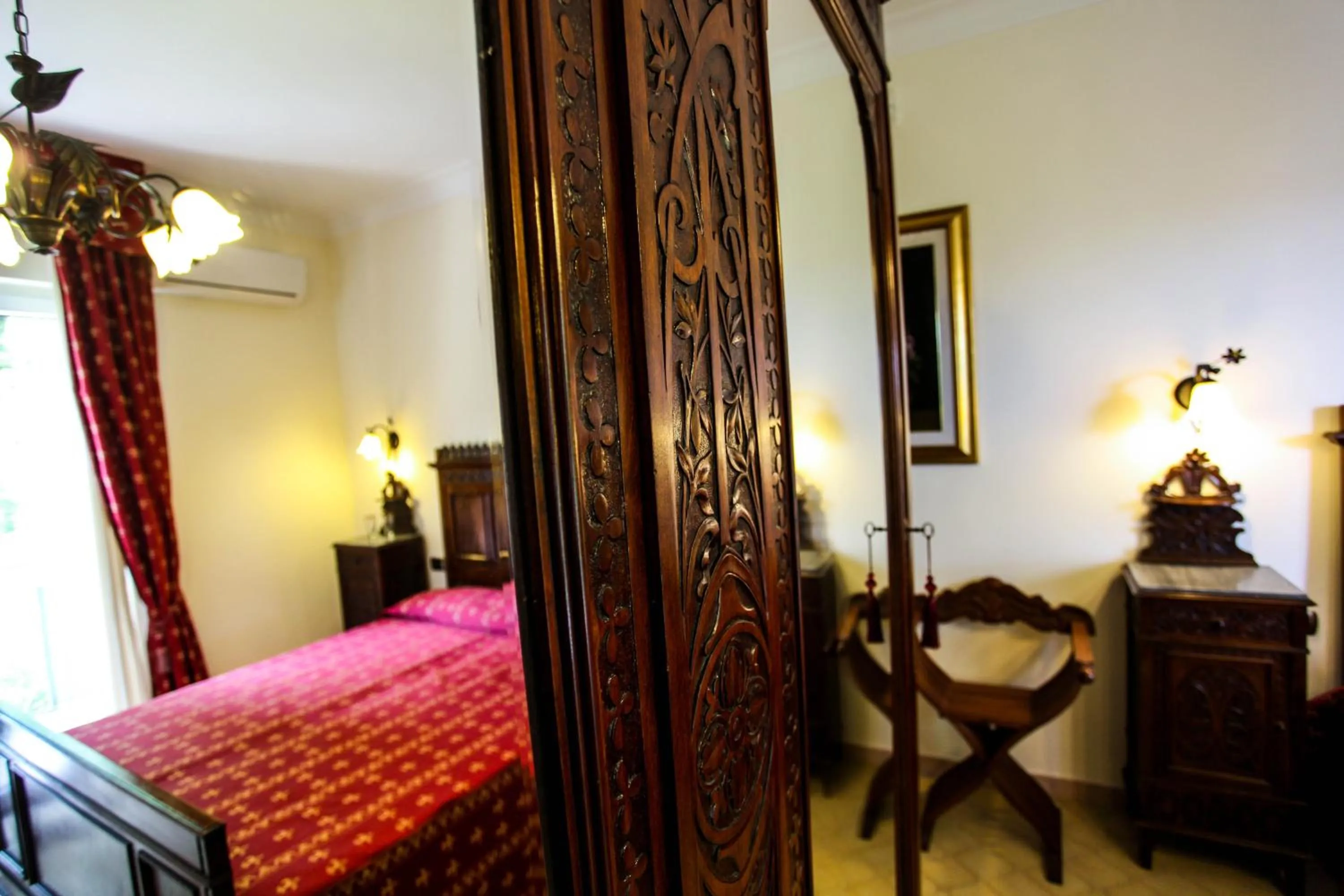 Decorative detail, Bed in La Quercia Antica B&B