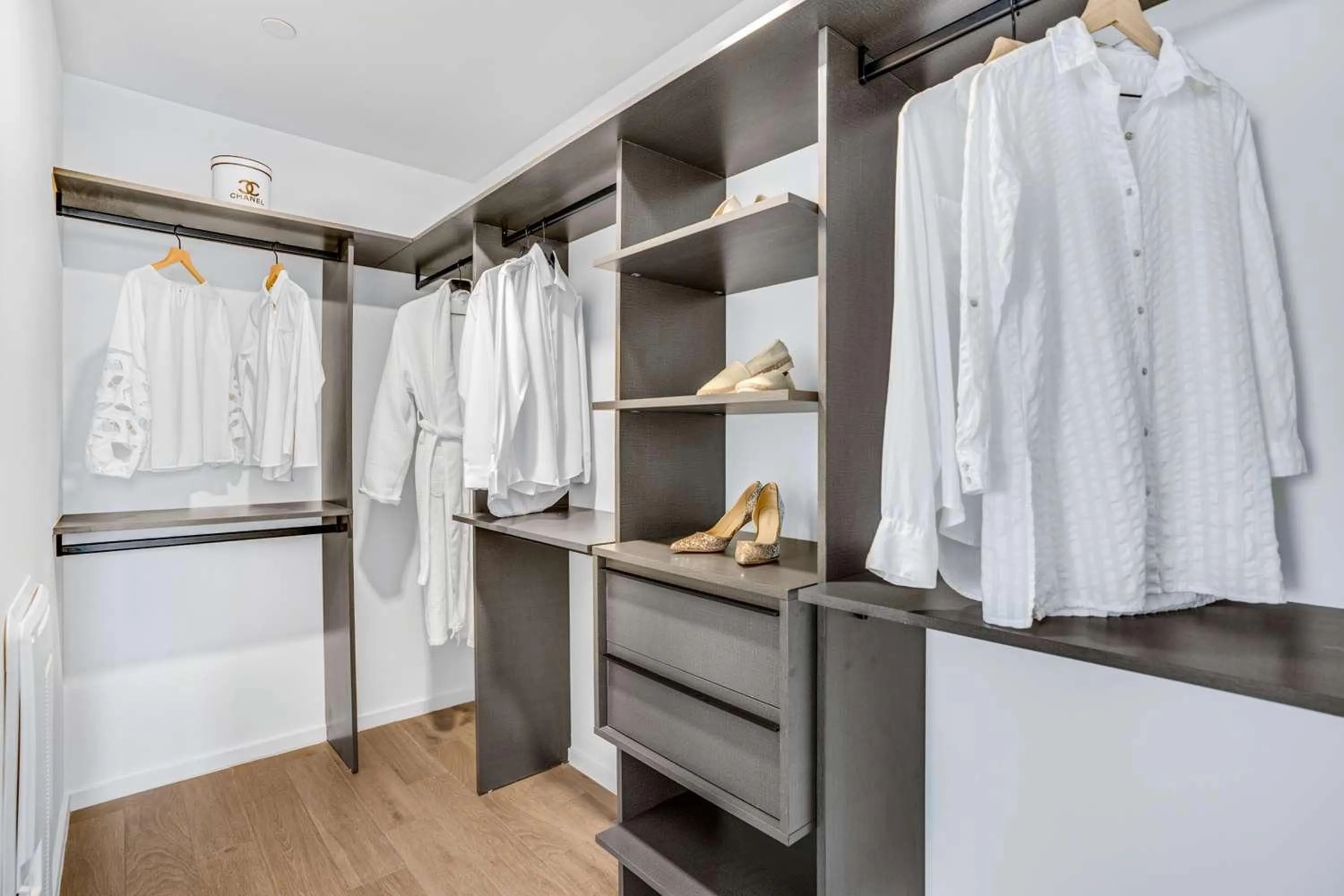 wardrobe in The Elser Hotel Miami - An All-Suite Hotel