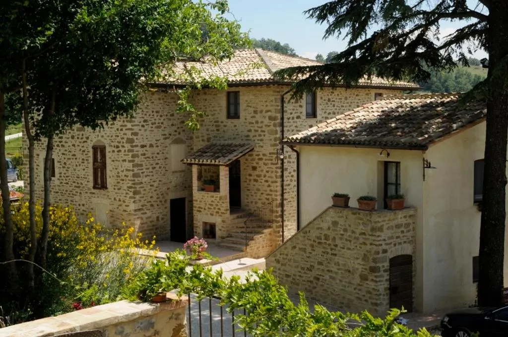 Property building in La Tavola Dei Cavalieri