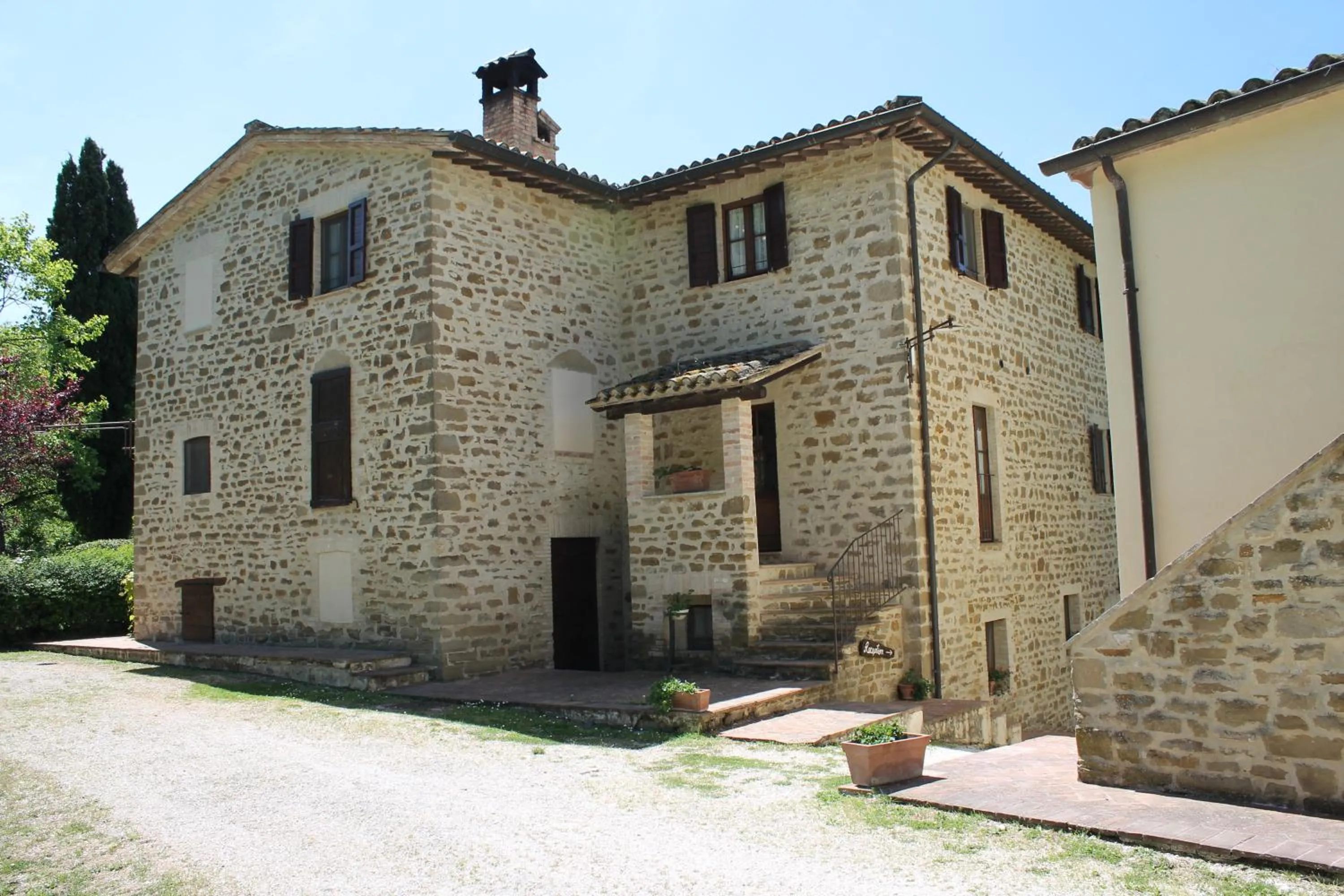 Property building in La Tavola Dei Cavalieri