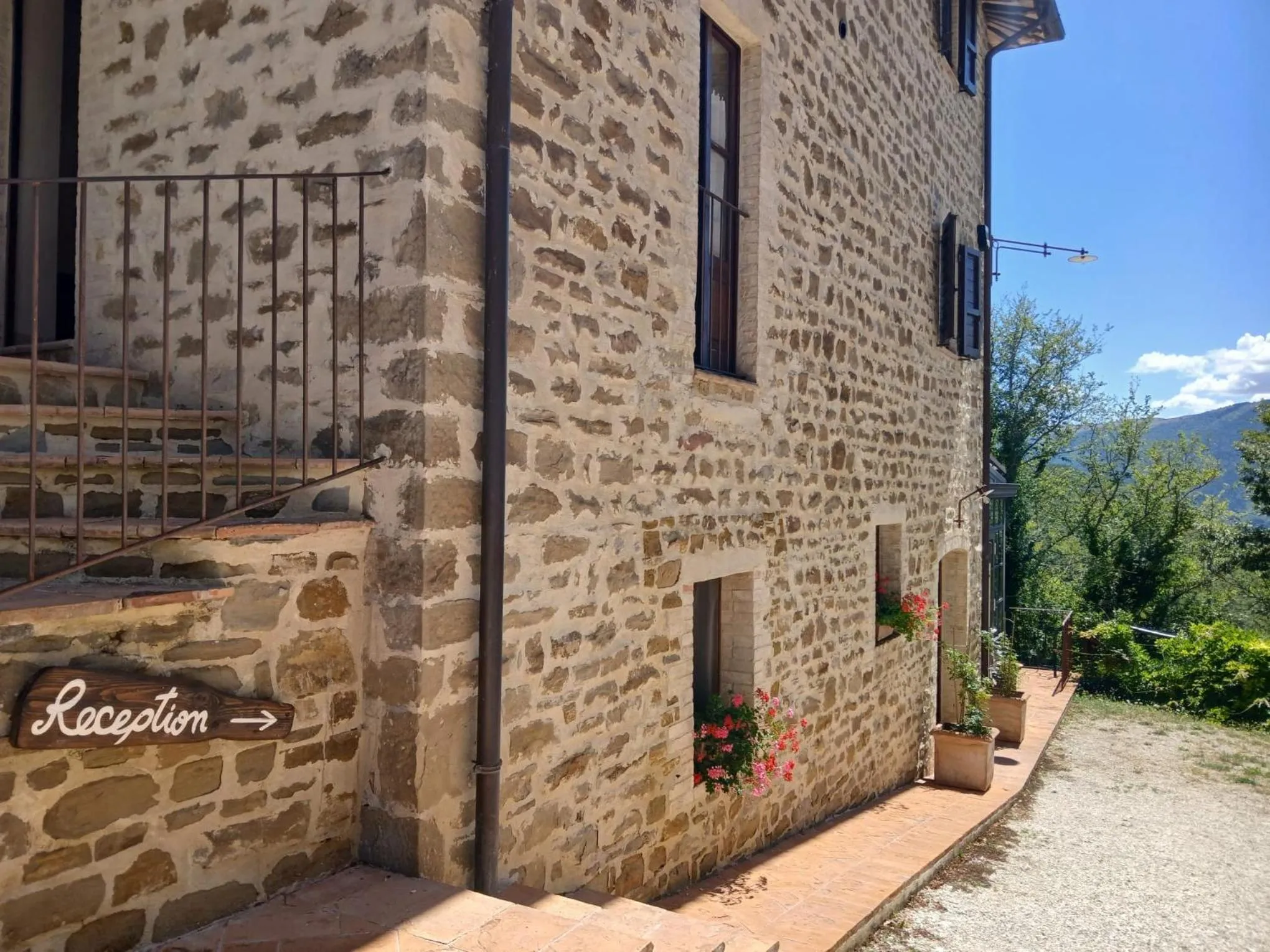 Property building in La Tavola Dei Cavalieri