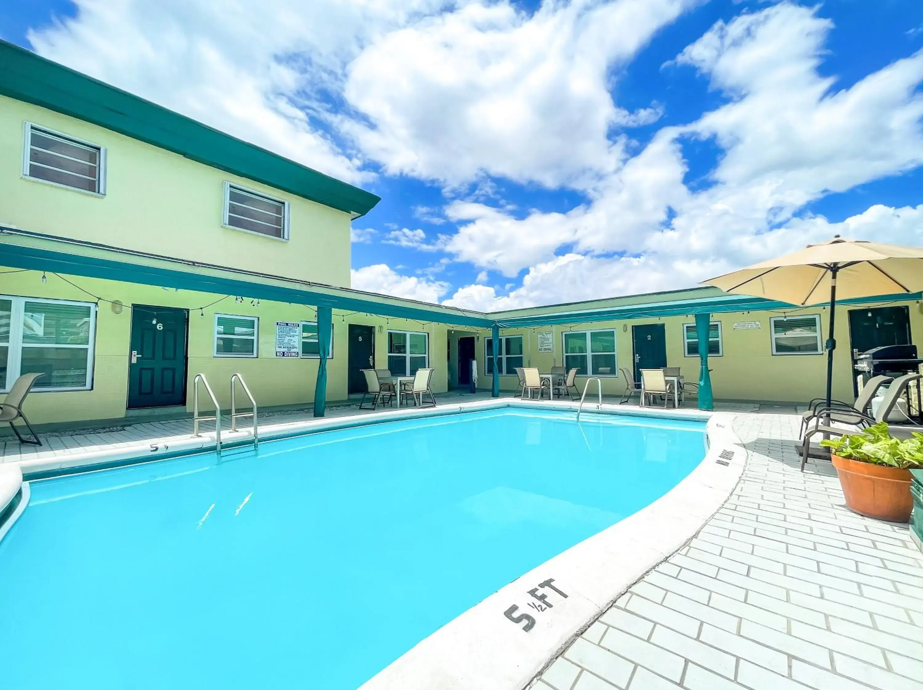 Swimming pool in The Delmar Swimming pool in The Delmar