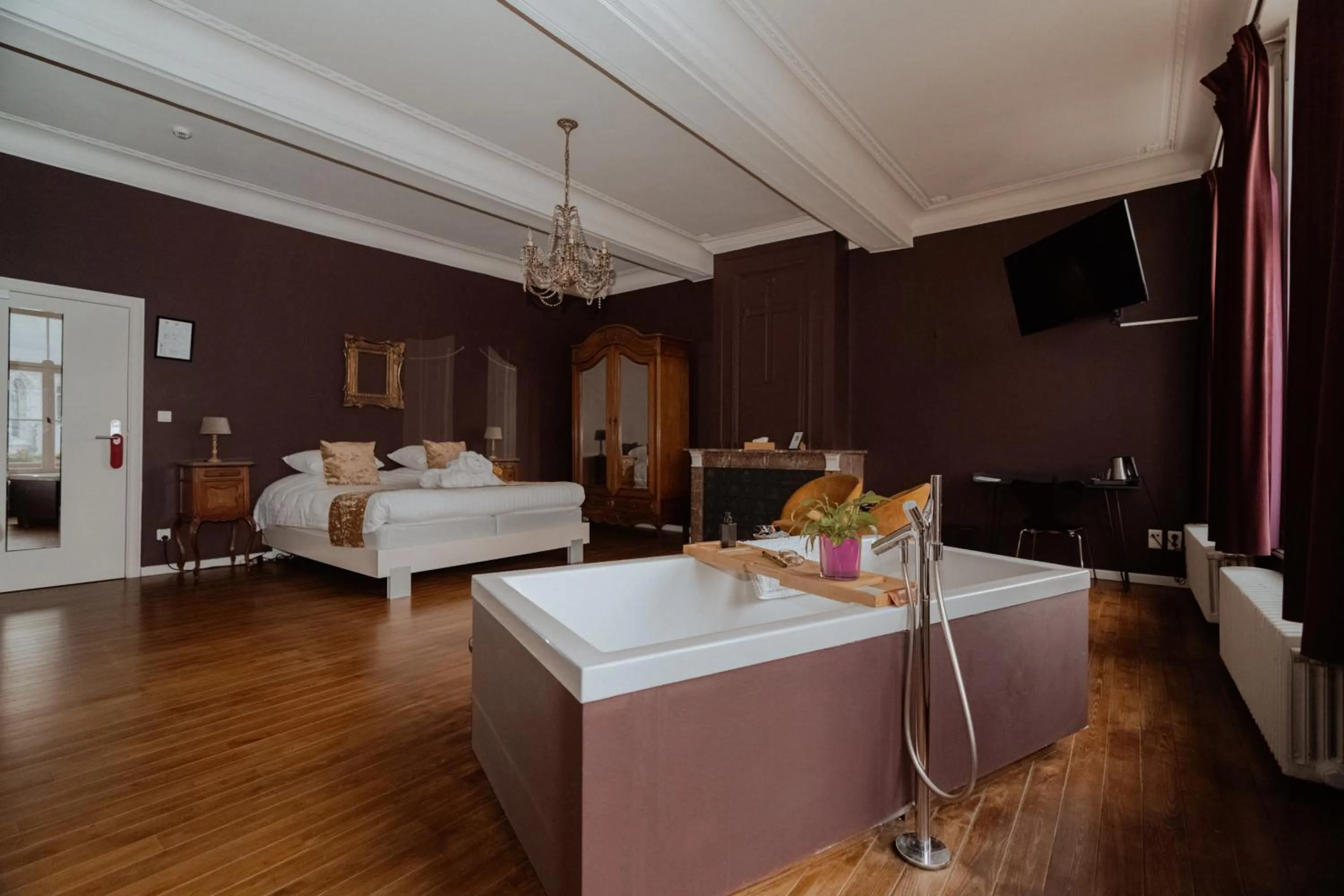 Bed in Hotel Restaurant Steenhuyse