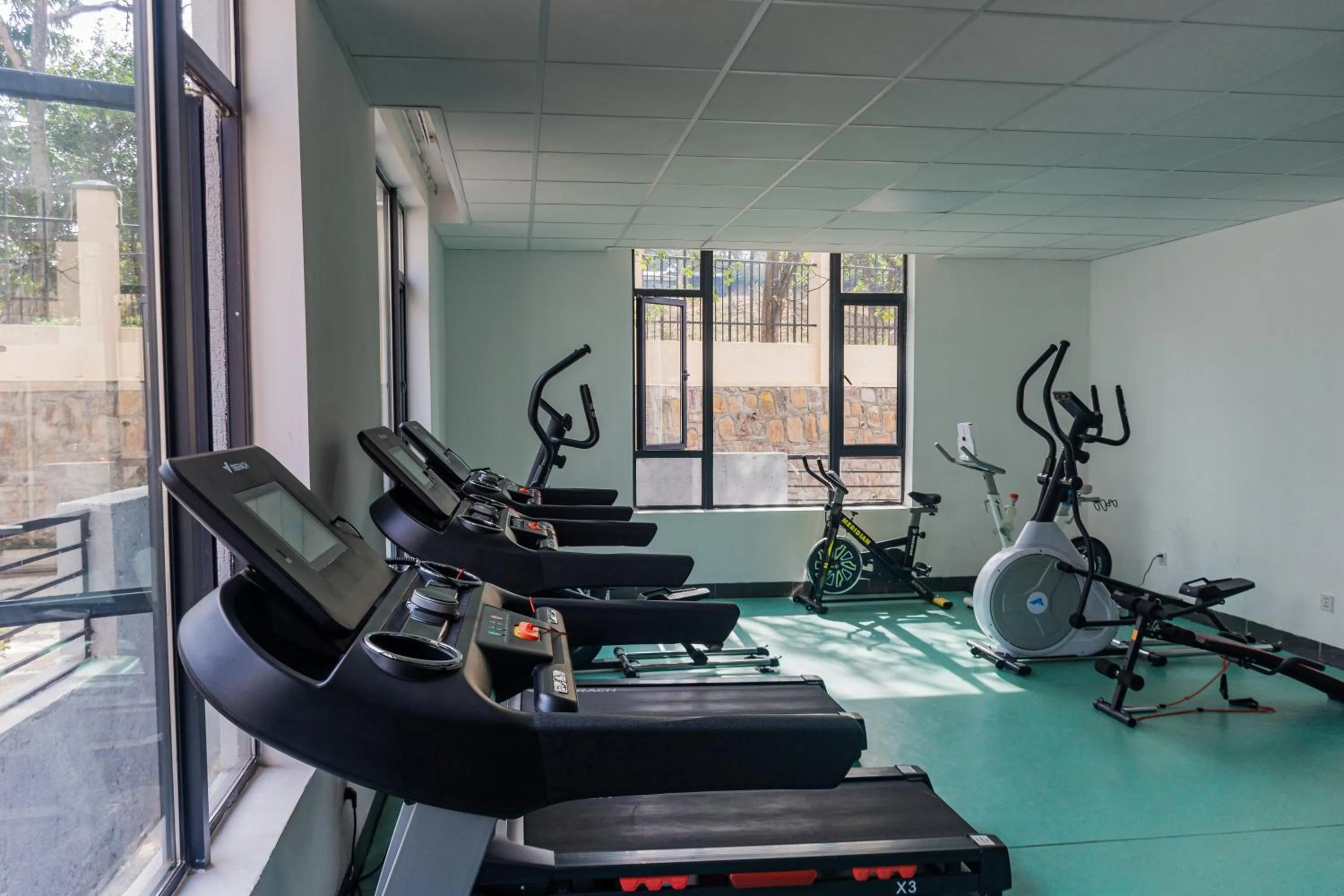 Fitness centre/facilities in Elizabeth Golf Apartment by Link