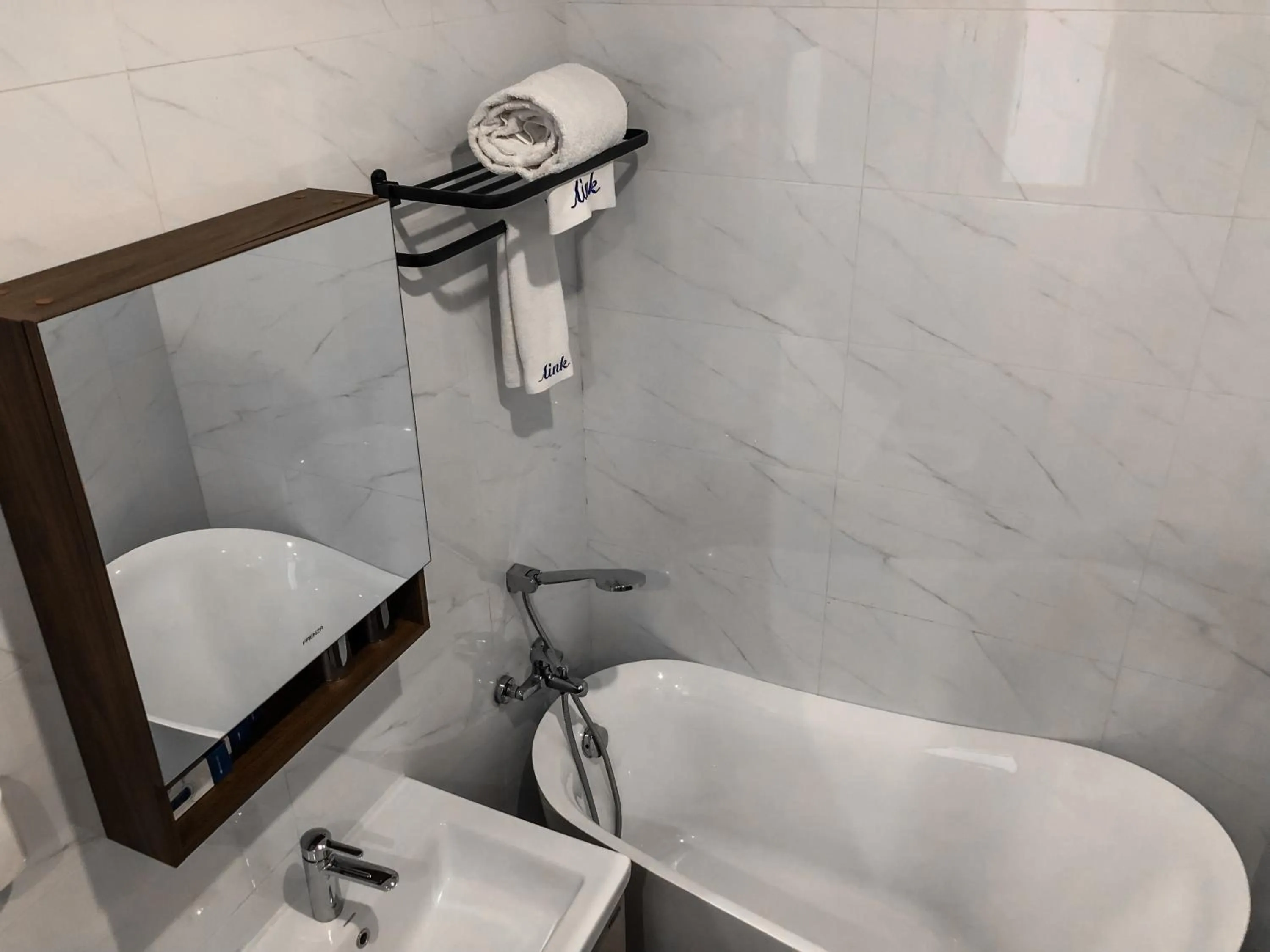 Bathroom in Elizabeth Golf Apartment by Link