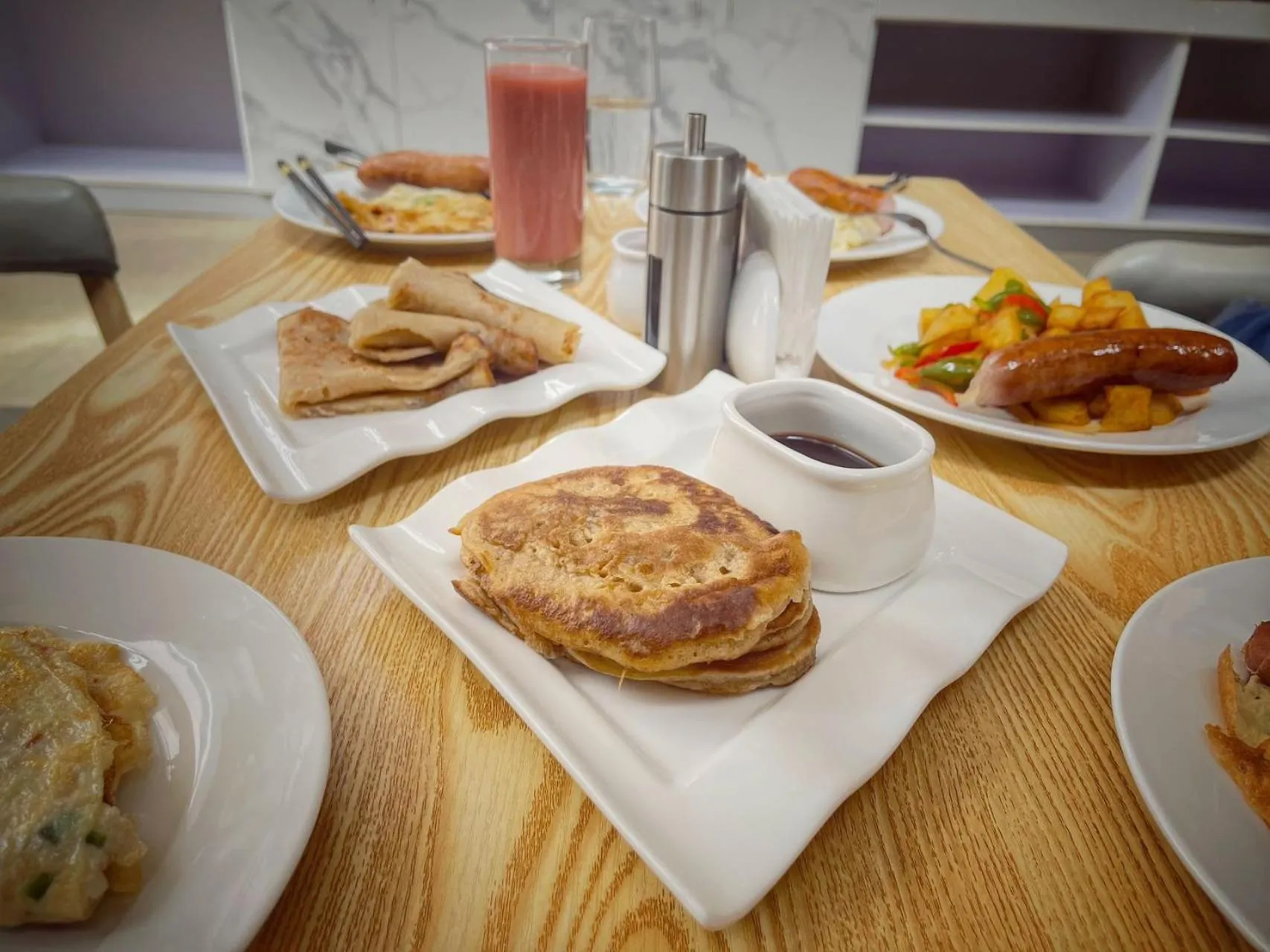 Breakfast in Elizabeth Golf Apartment by Link