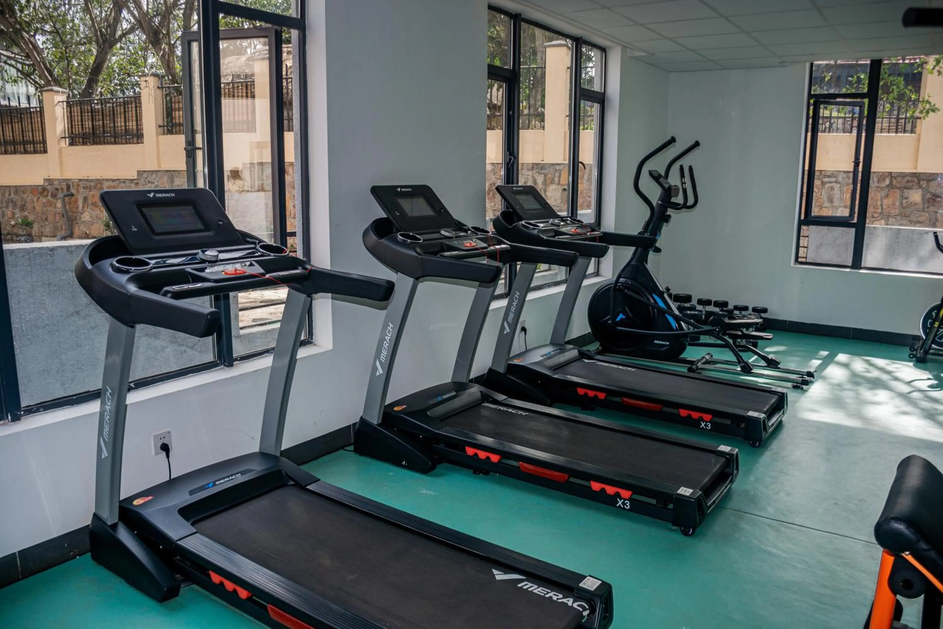Fitness centre/facilities in Elizabeth Golf Apartment by Link