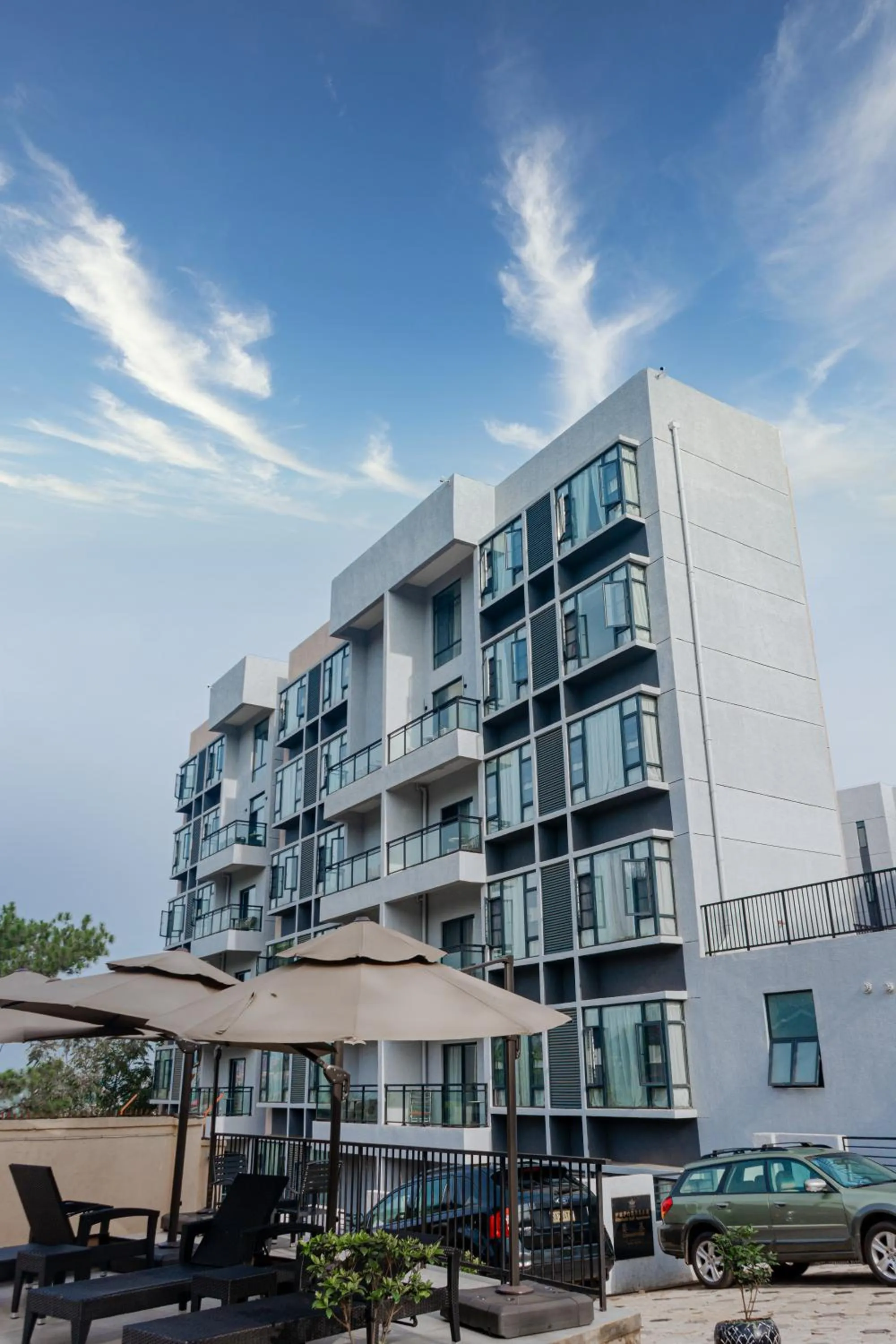 Property building in Elizabeth Golf Apartment by Link