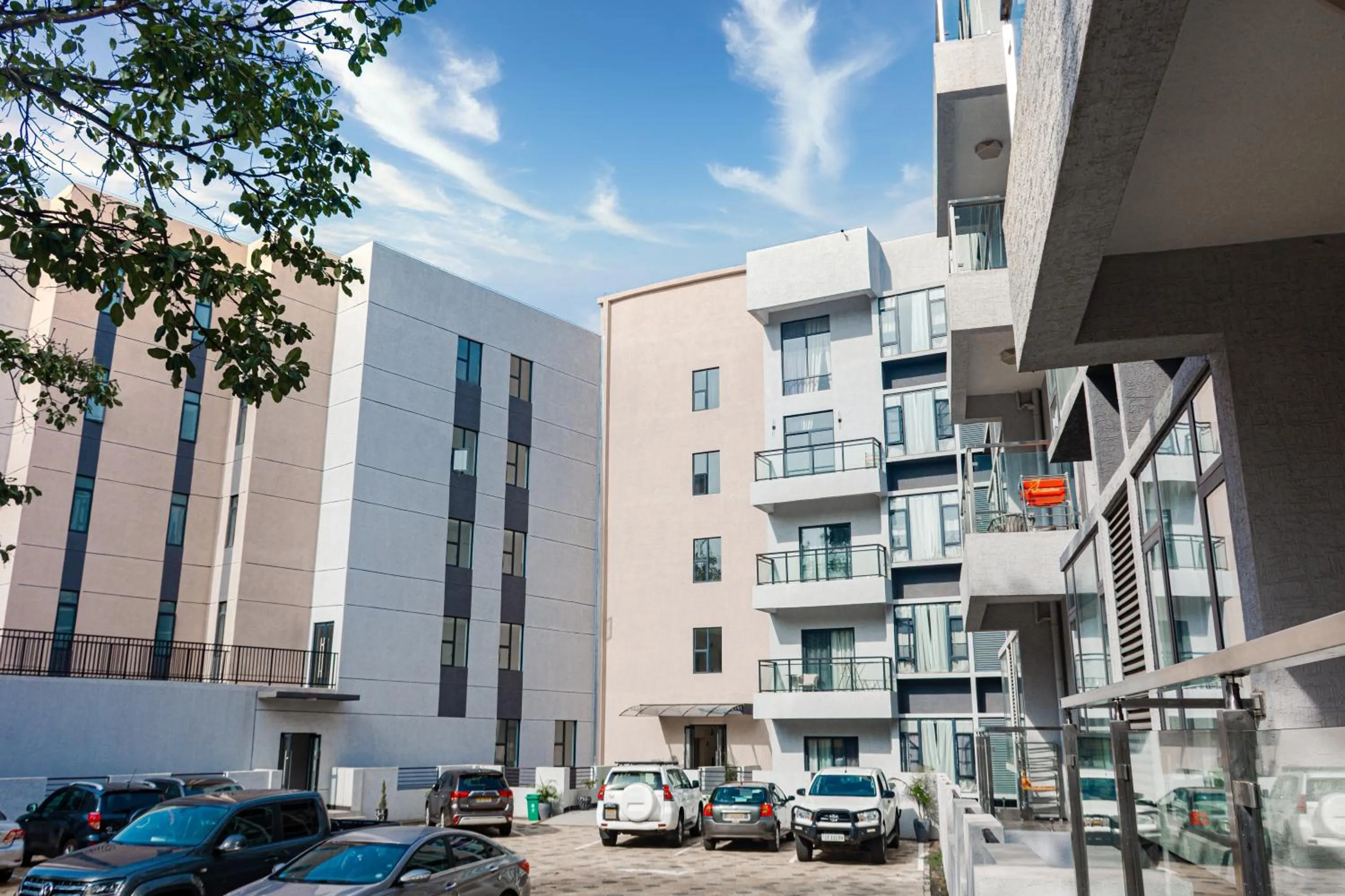 Property building in Elizabeth Golf Apartment by Link